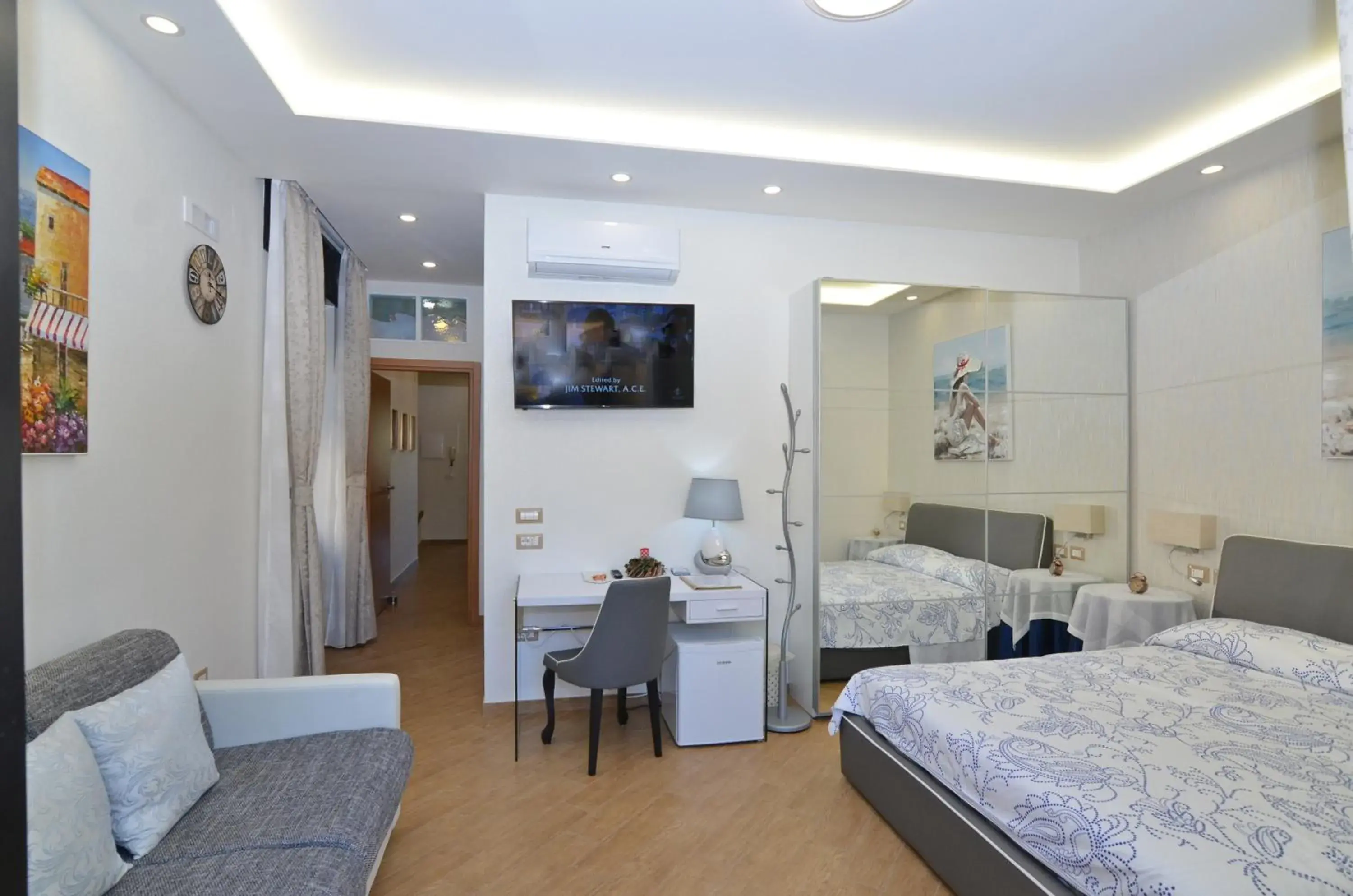 Triple Room with Private Bathroom in Caserta Deluxe Triple Room with Private Bathroom in Caserta Deluxe