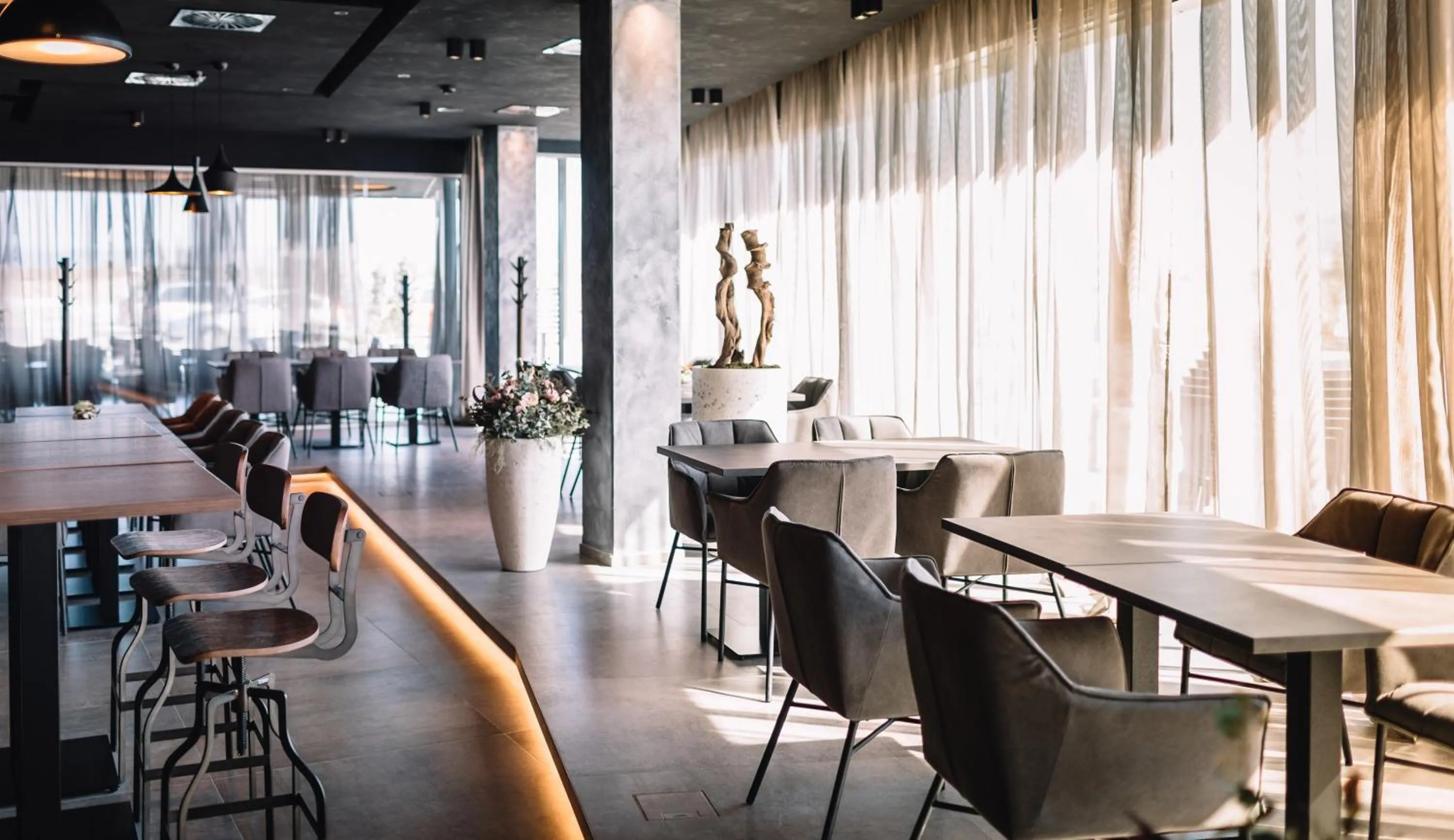 Restaurant/places to eat in NUTREND World