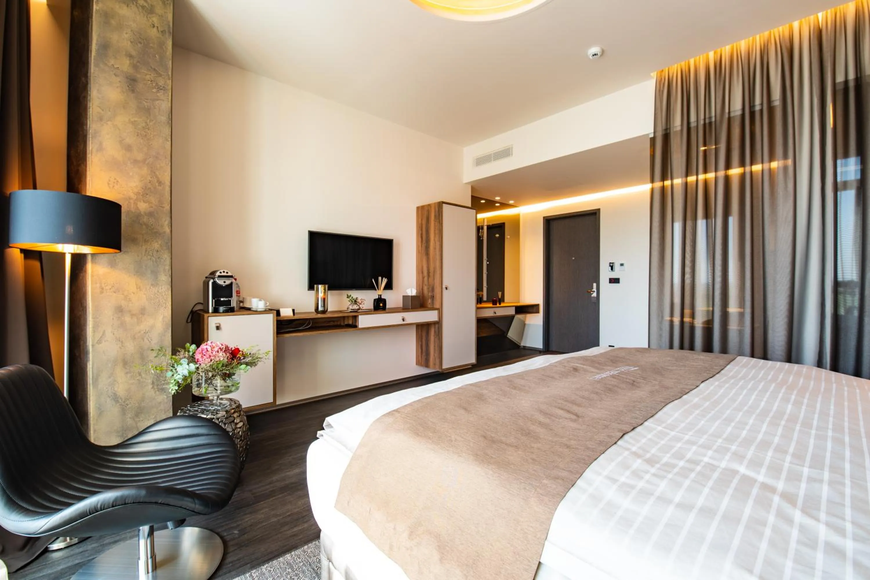 Photo of the whole room, Bed in NUTREND World