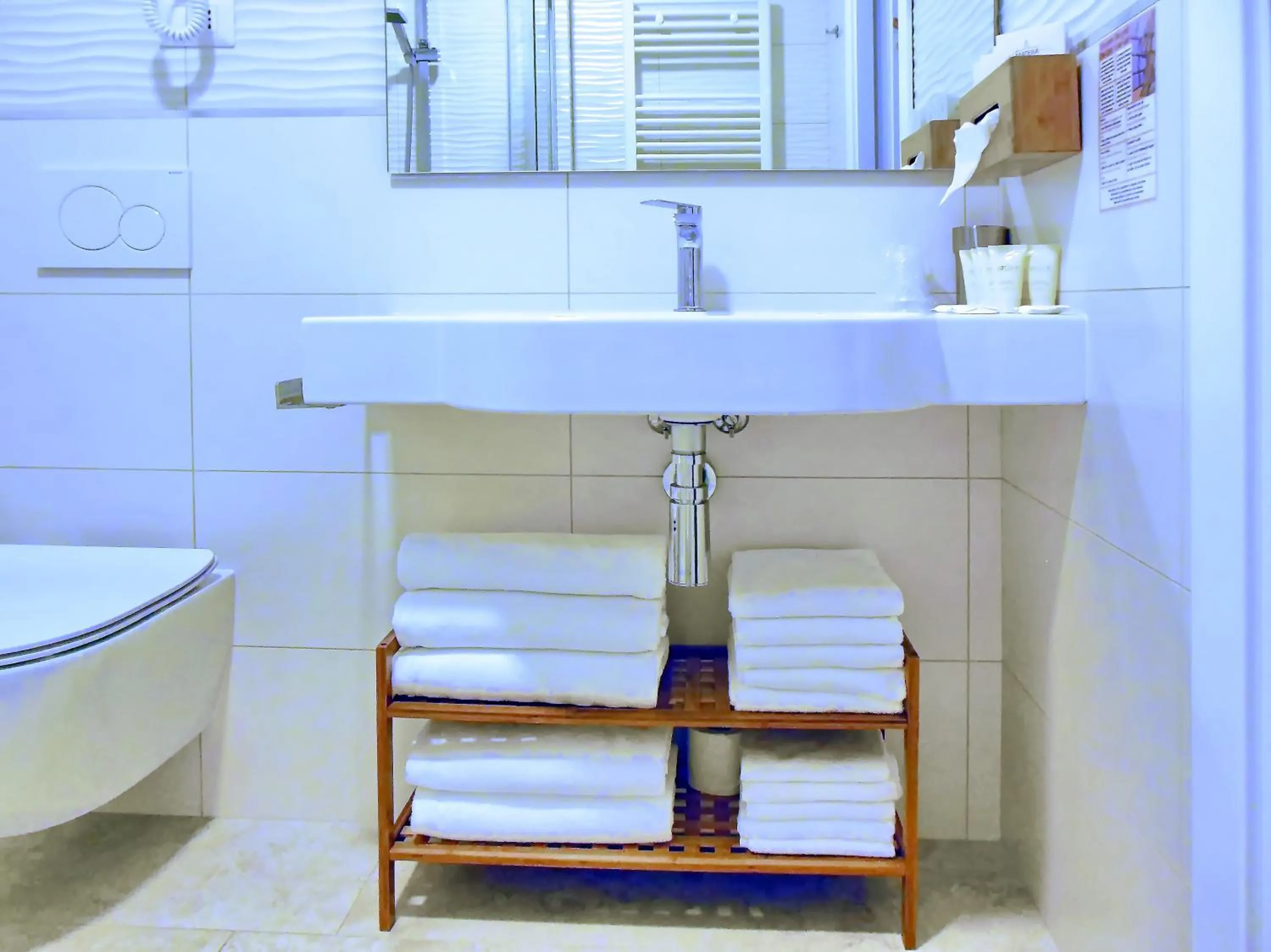 Bathroom in L'OSPITE - LIFESTYLE RESIDENCE, Design Rooms