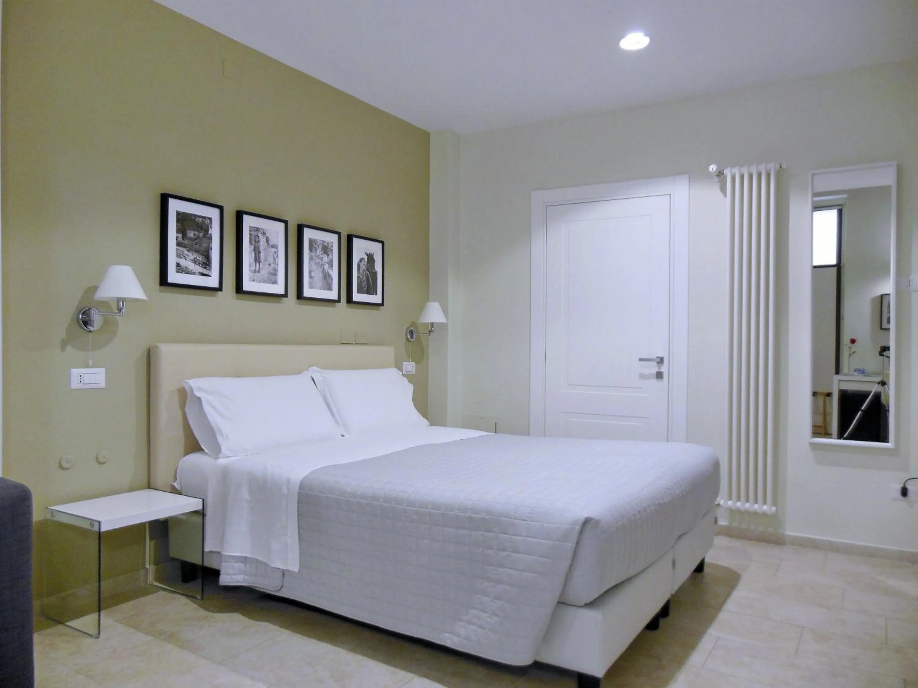 Bed in L'OSPITE - LIFESTYLE RESIDENCE, Design Rooms