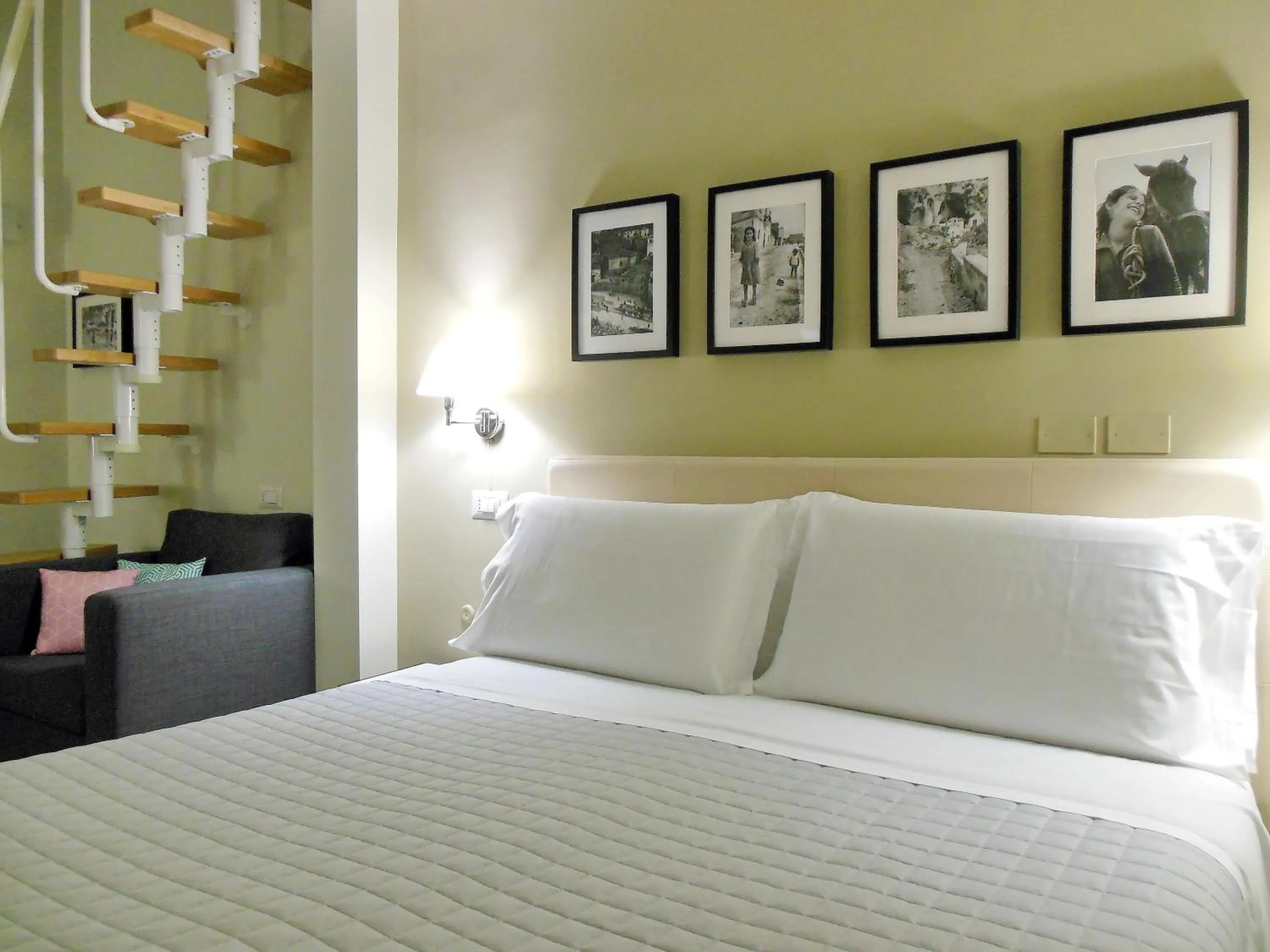 Bedroom, Bed in L'OSPITE - LIFESTYLE RESIDENCE, Design Rooms