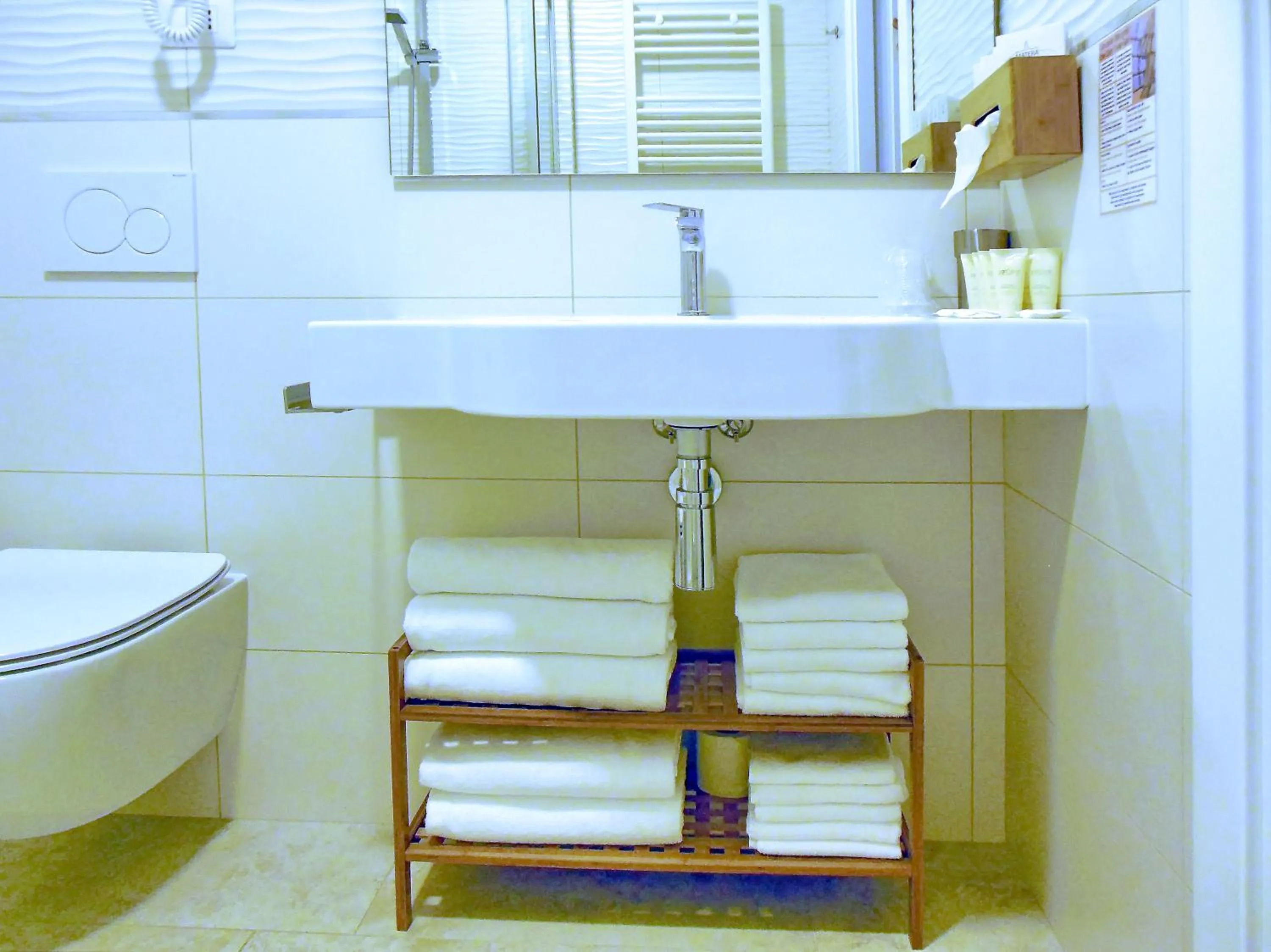 Bathroom in L'OSPITE - LIFESTYLE RESIDENCE, Design Rooms