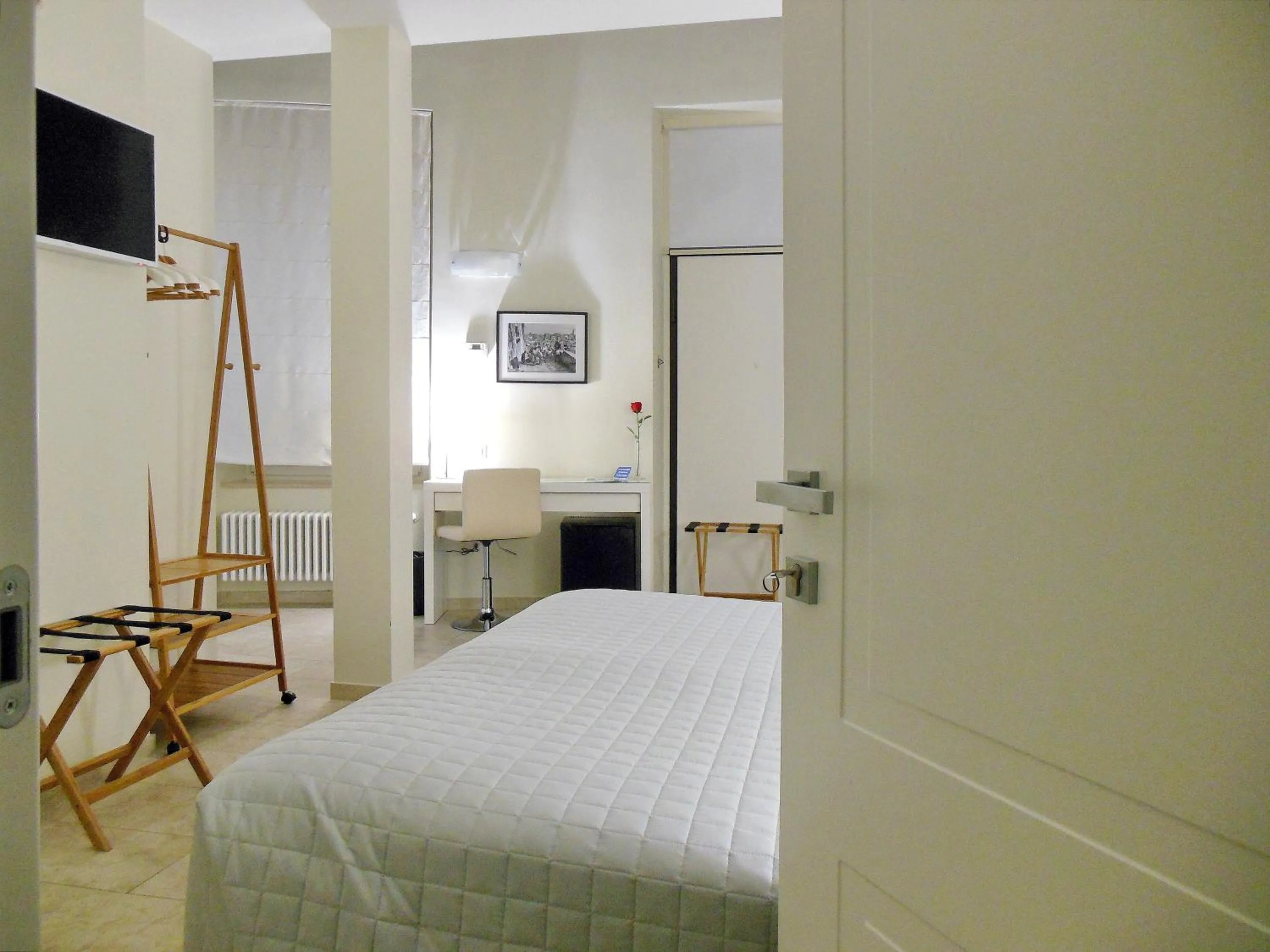 Photo of the whole room, Bed in L'OSPITE - LIFESTYLE RESIDENCE, Design Rooms