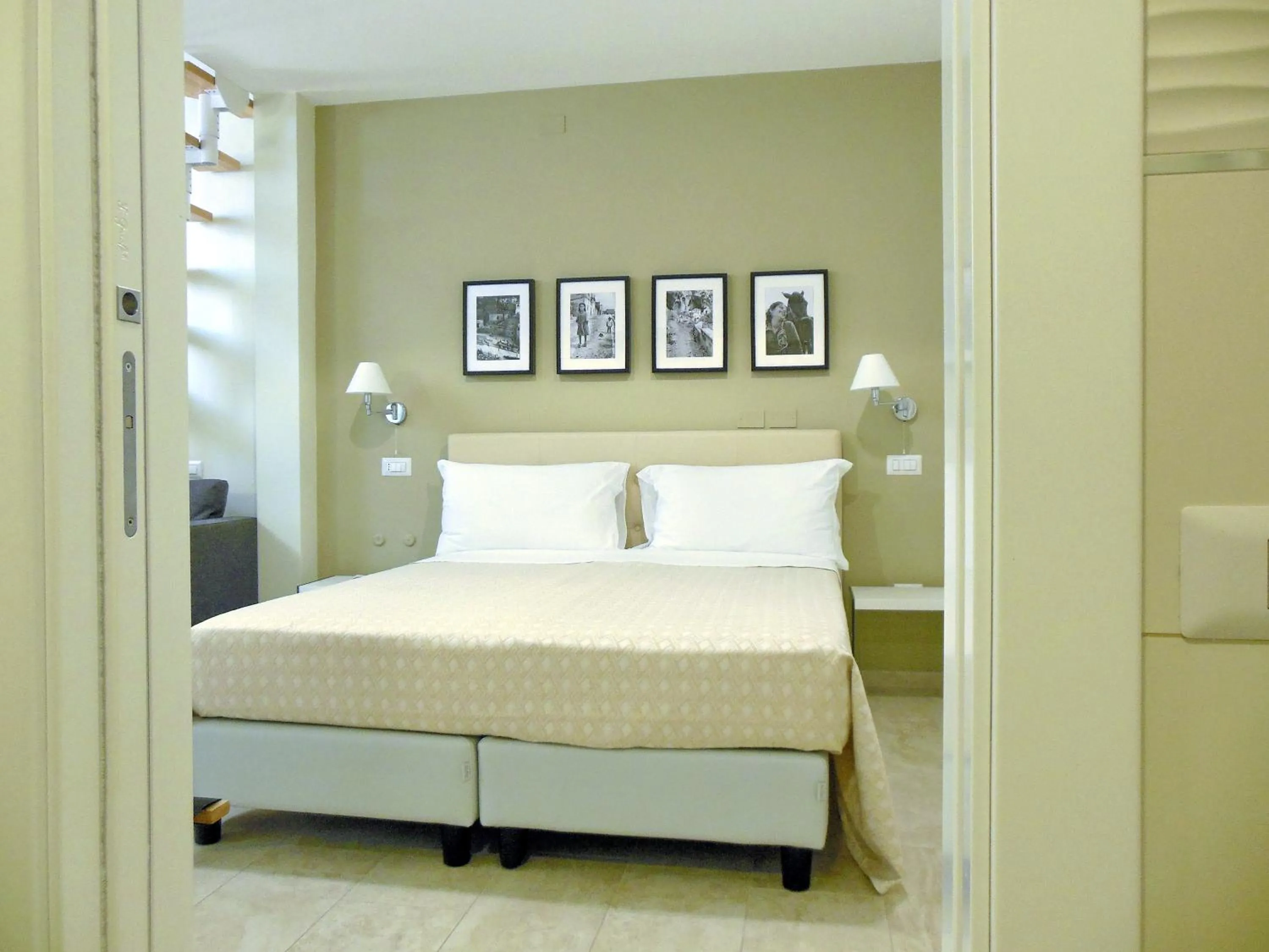 Bedroom, Bed in L'OSPITE - LIFESTYLE RESIDENCE, Design Rooms