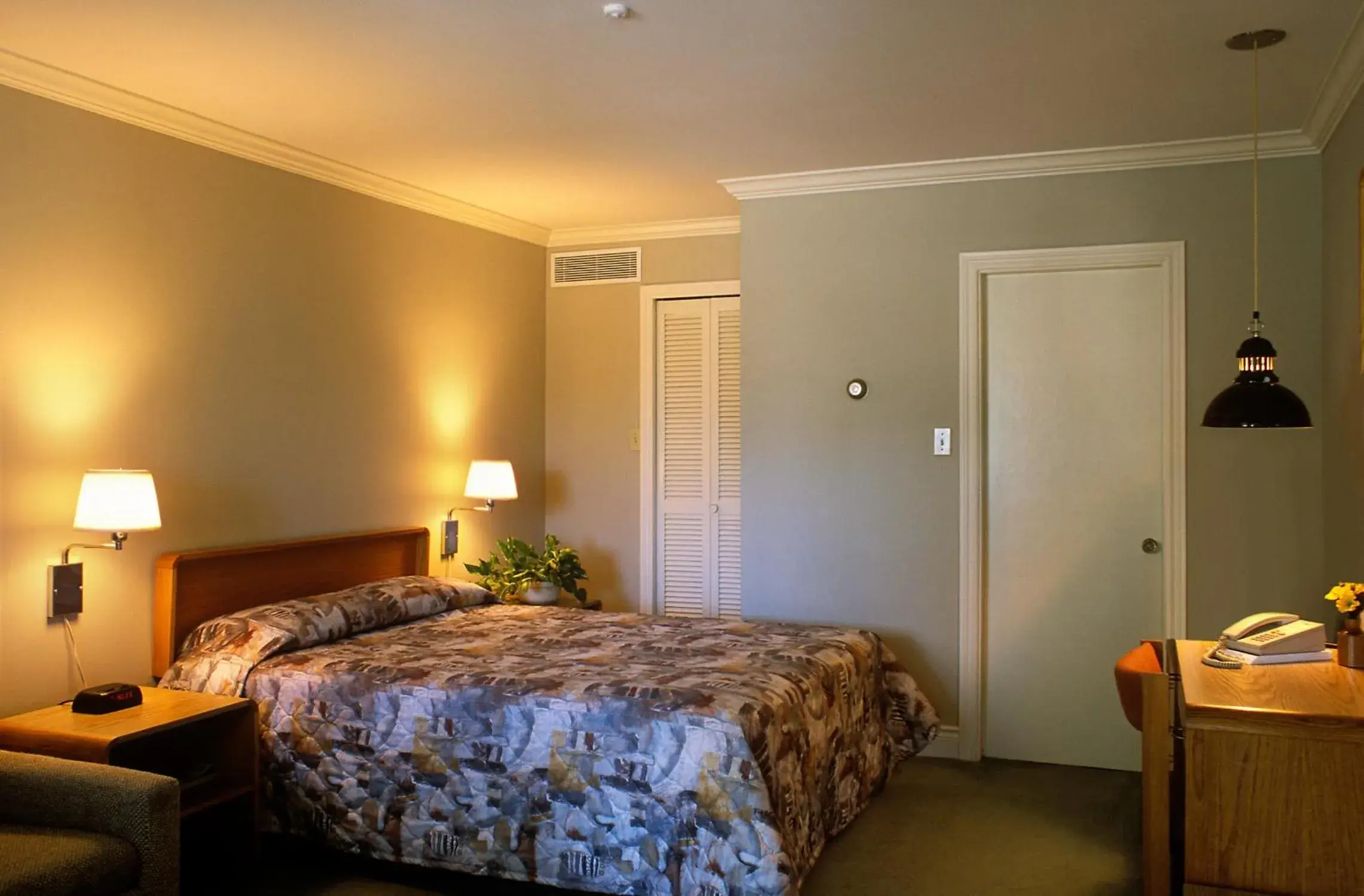 Budget Double Room in Auberge De La Baie Budget Double Room in Auberge De La Baie