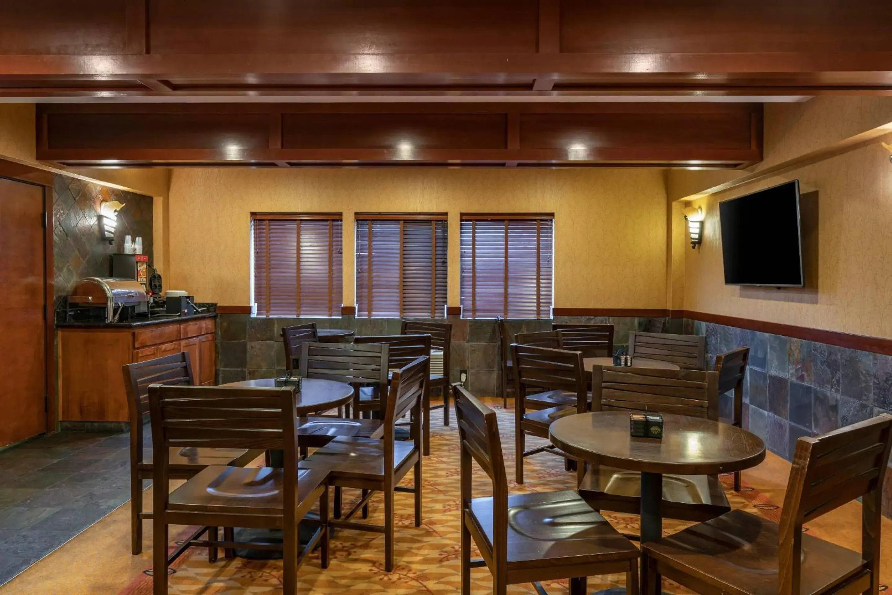 Breakfast in Lloyd Hotel Astoria Bayfront, an Ascend Collection Hotel Breakfast in Lloyd Hotel Astoria Bayfront, an Ascend Collection Hotel