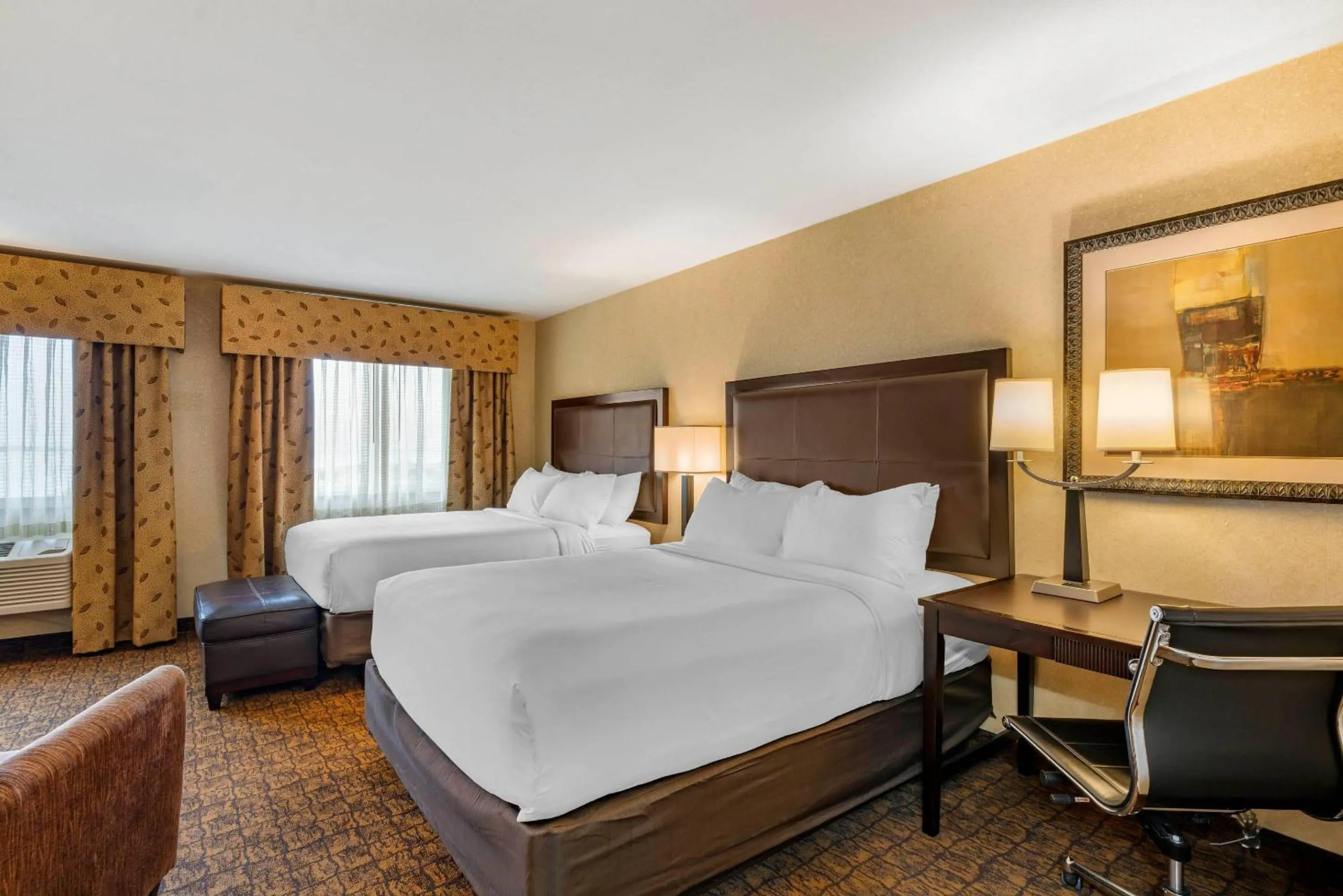 Bedroom, Bed in Lloyd Hotel Astoria Bayfront, an Ascend Collection Hotel