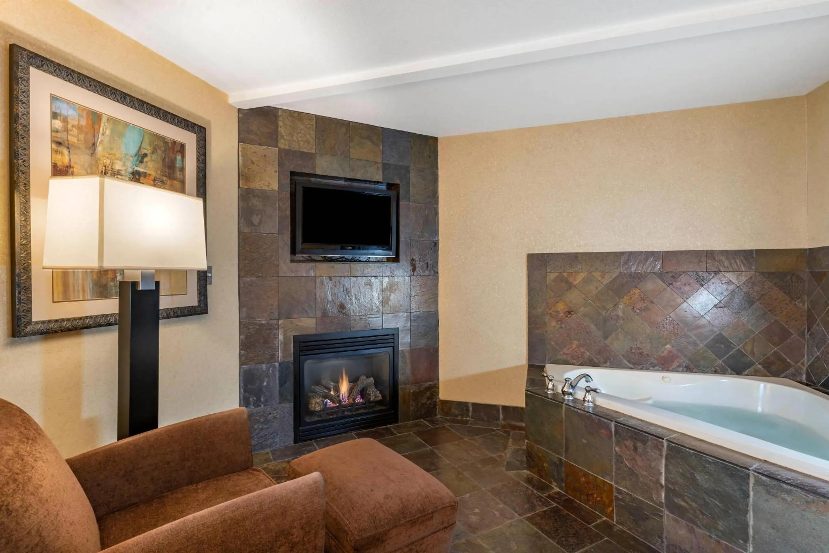 Bedroom in Lloyd Hotel Astoria Bayfront, an Ascend Collection Hotel