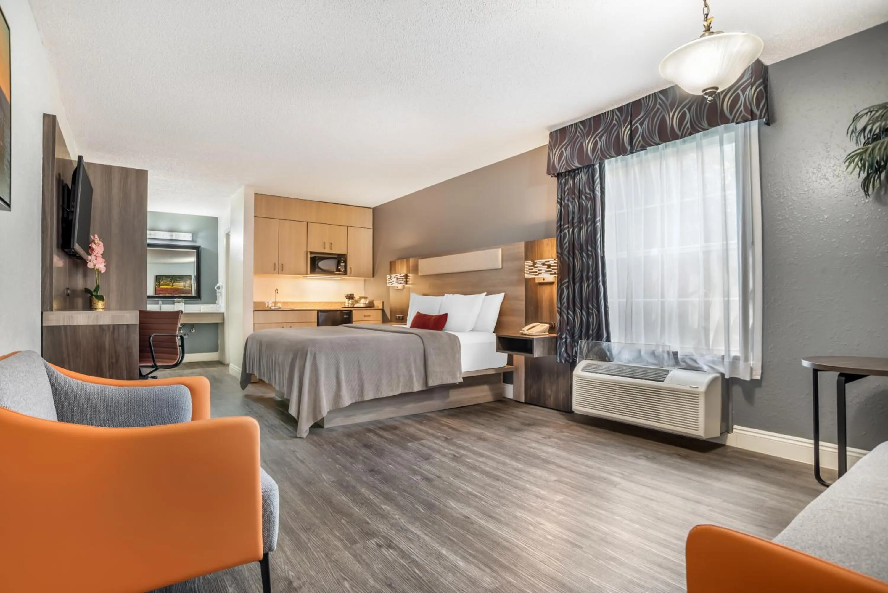 Bedroom, Bed in Key West Inn - Fairhope