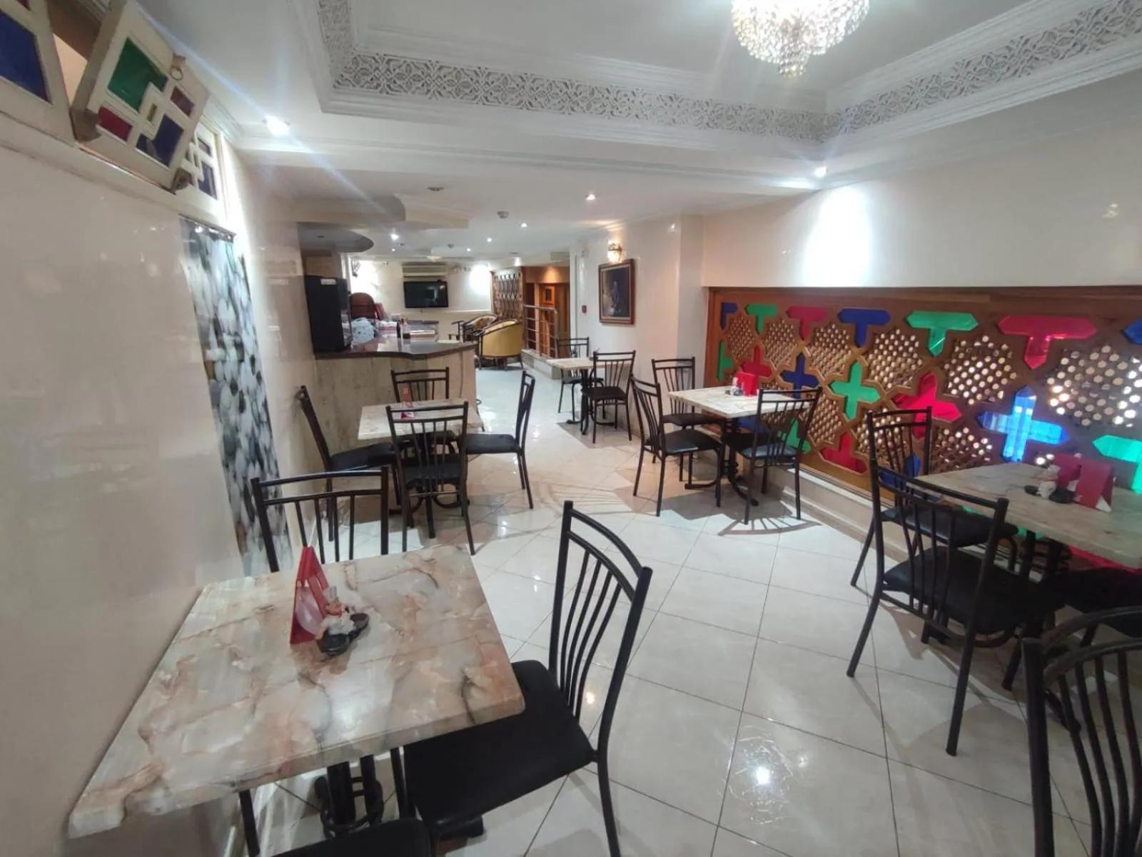 Restaurant/places to eat in Perla Hôtel