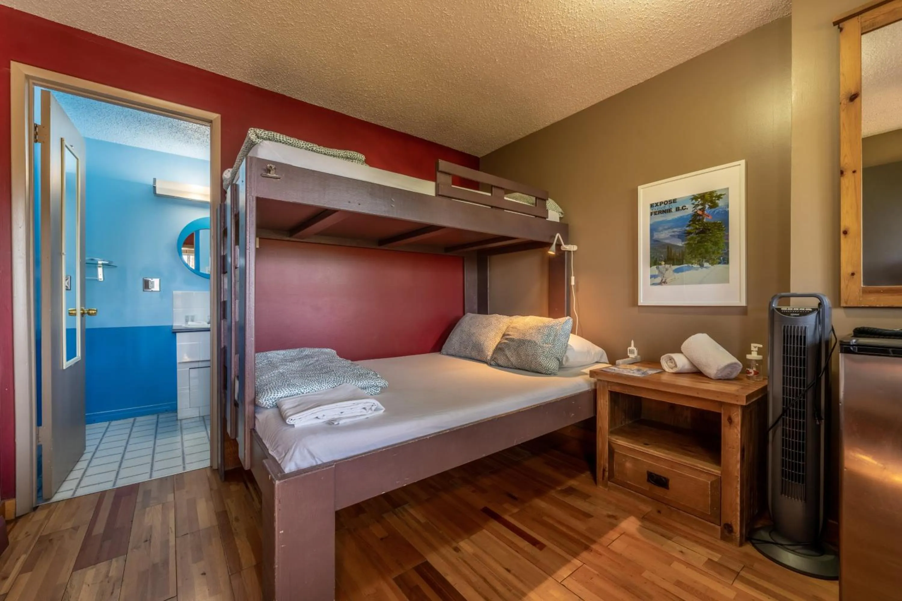 Photo of the whole room, Bed in The Raging Elk Adventure Lodging