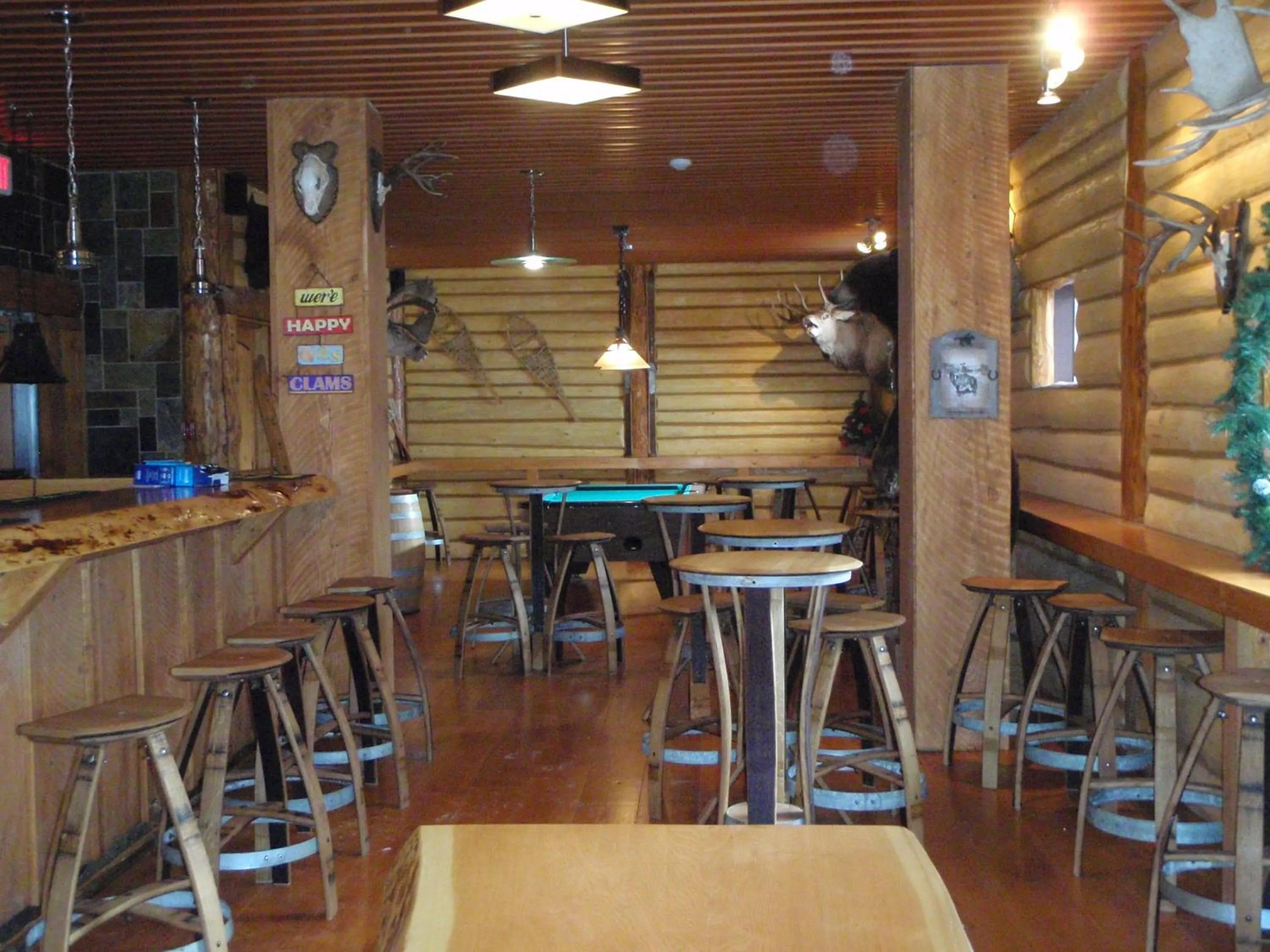Lounge or bar in The Raging Elk Adventure Lodging