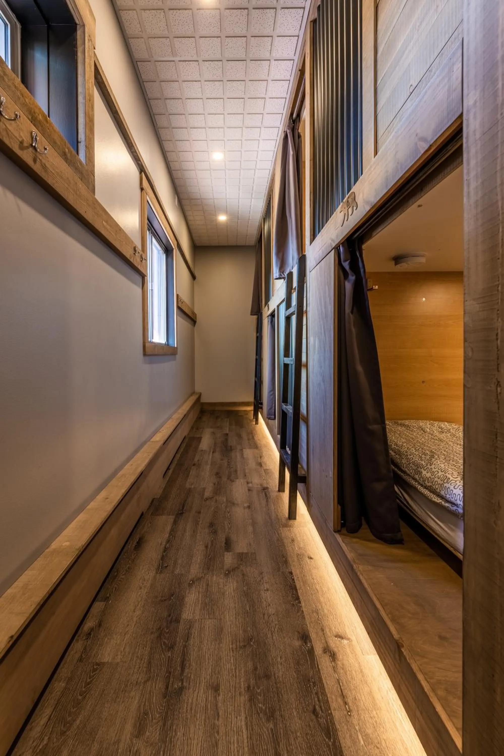 Photo of the whole room, Bed in The Raging Elk Adventure Lodging