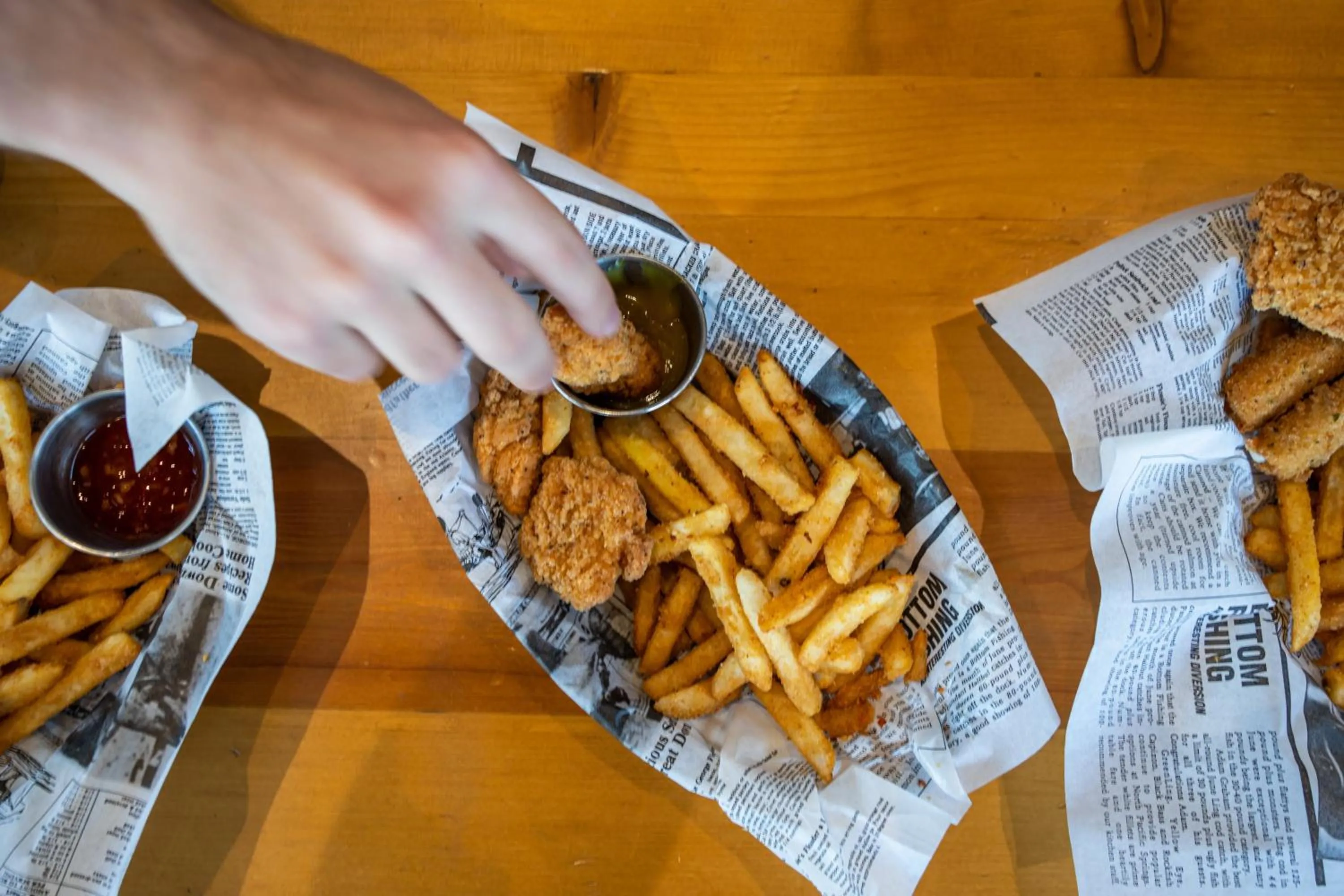 Lounge or bar in The Raging Elk Adventure Lodging