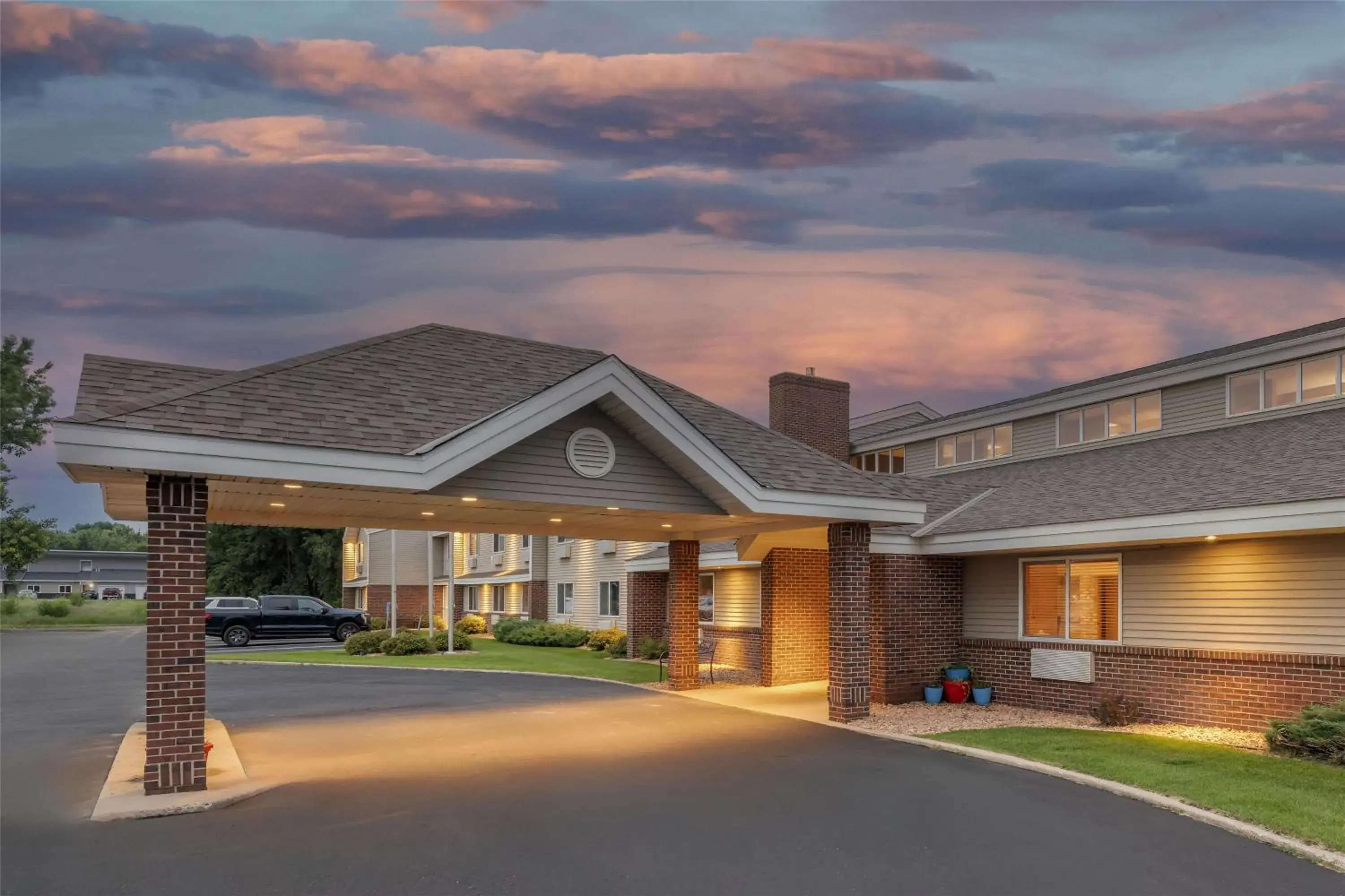 Property building in SureStay Plus Hotel by Best Western Litchfield Property building in SureStay Plus Hotel by Best Western Litchfield