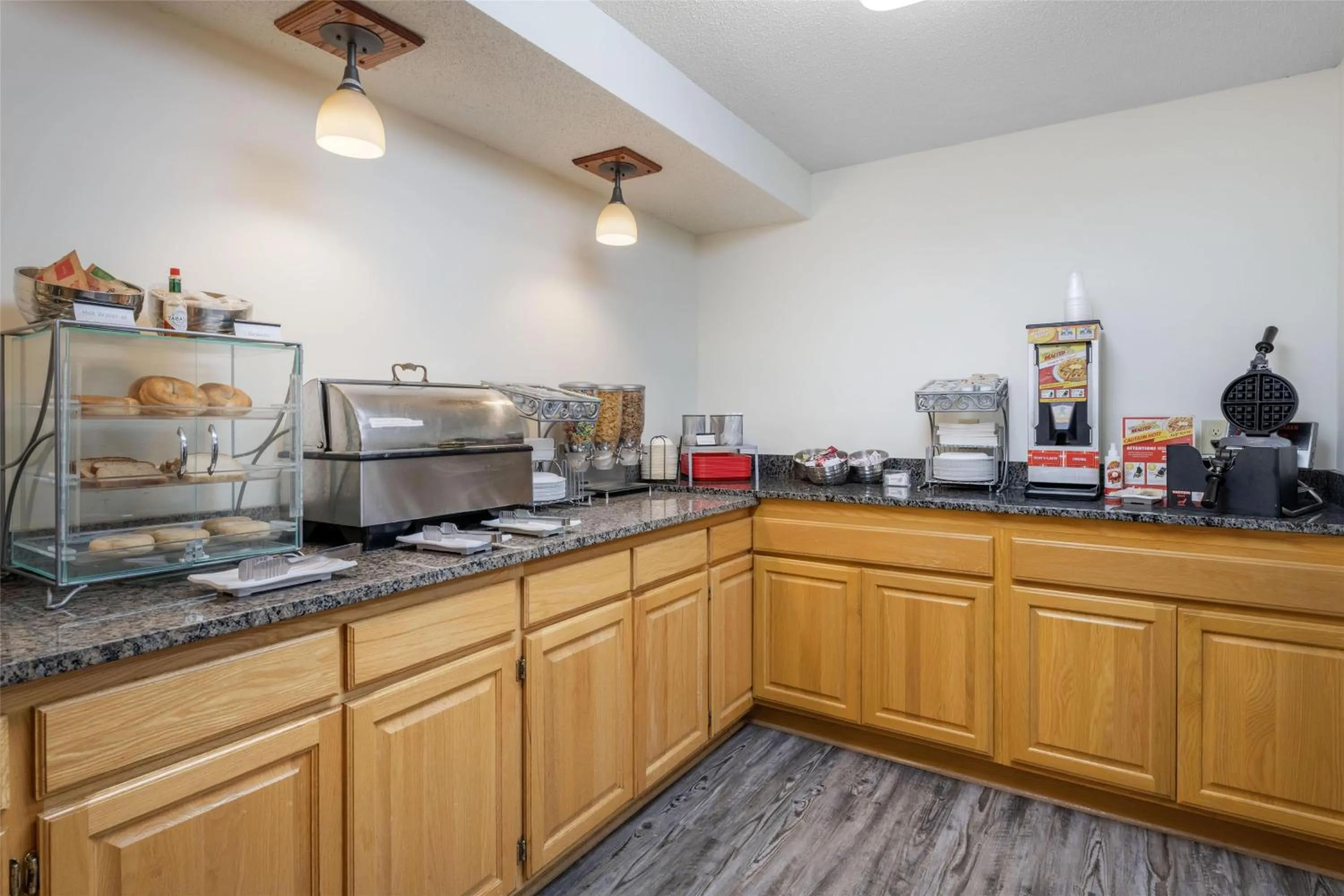 Breakfast in SureStay Plus Hotel by Best Western Litchfield