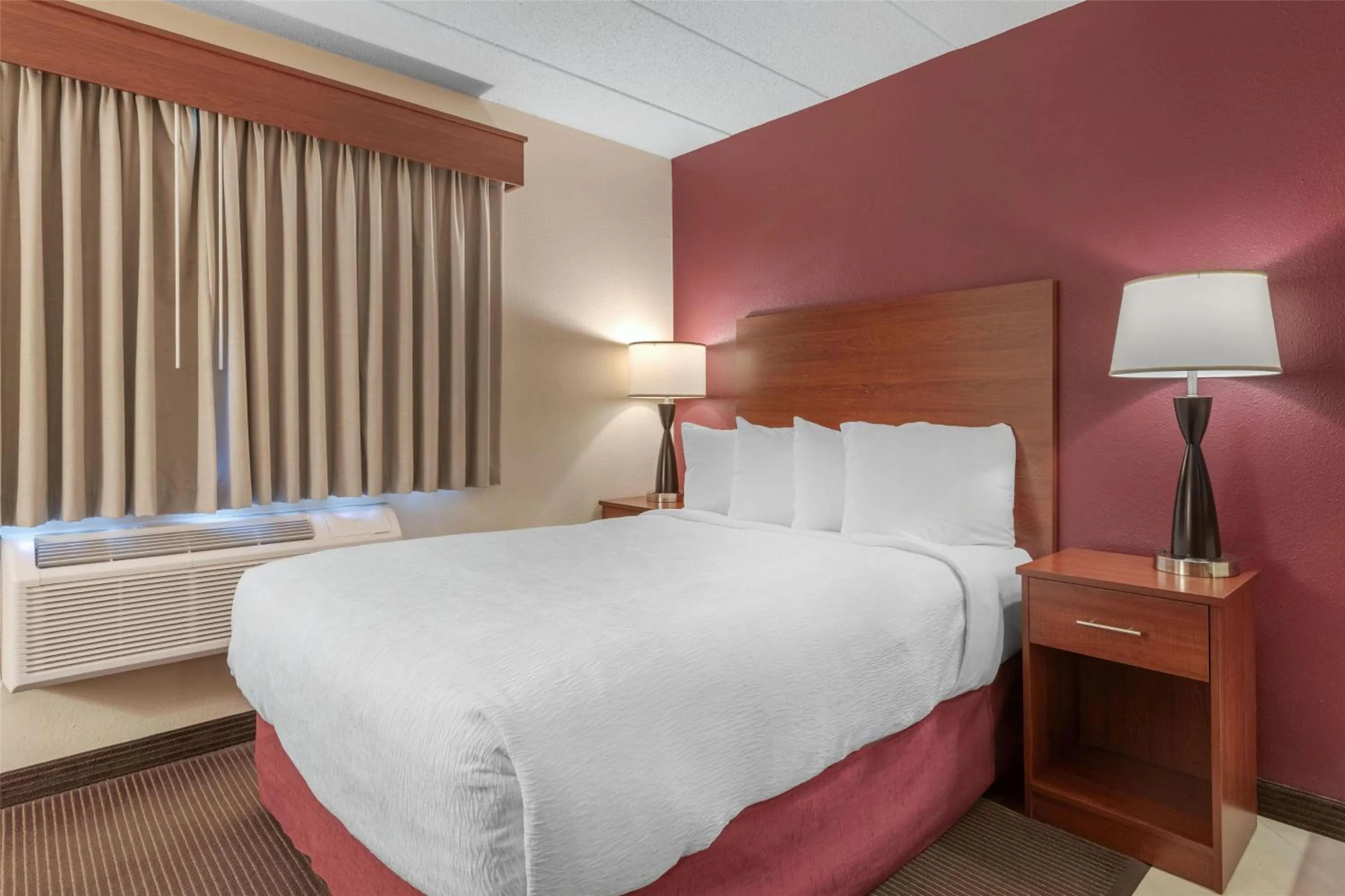 Bedroom, Bed in SureStay Plus Hotel by Best Western Litchfield
