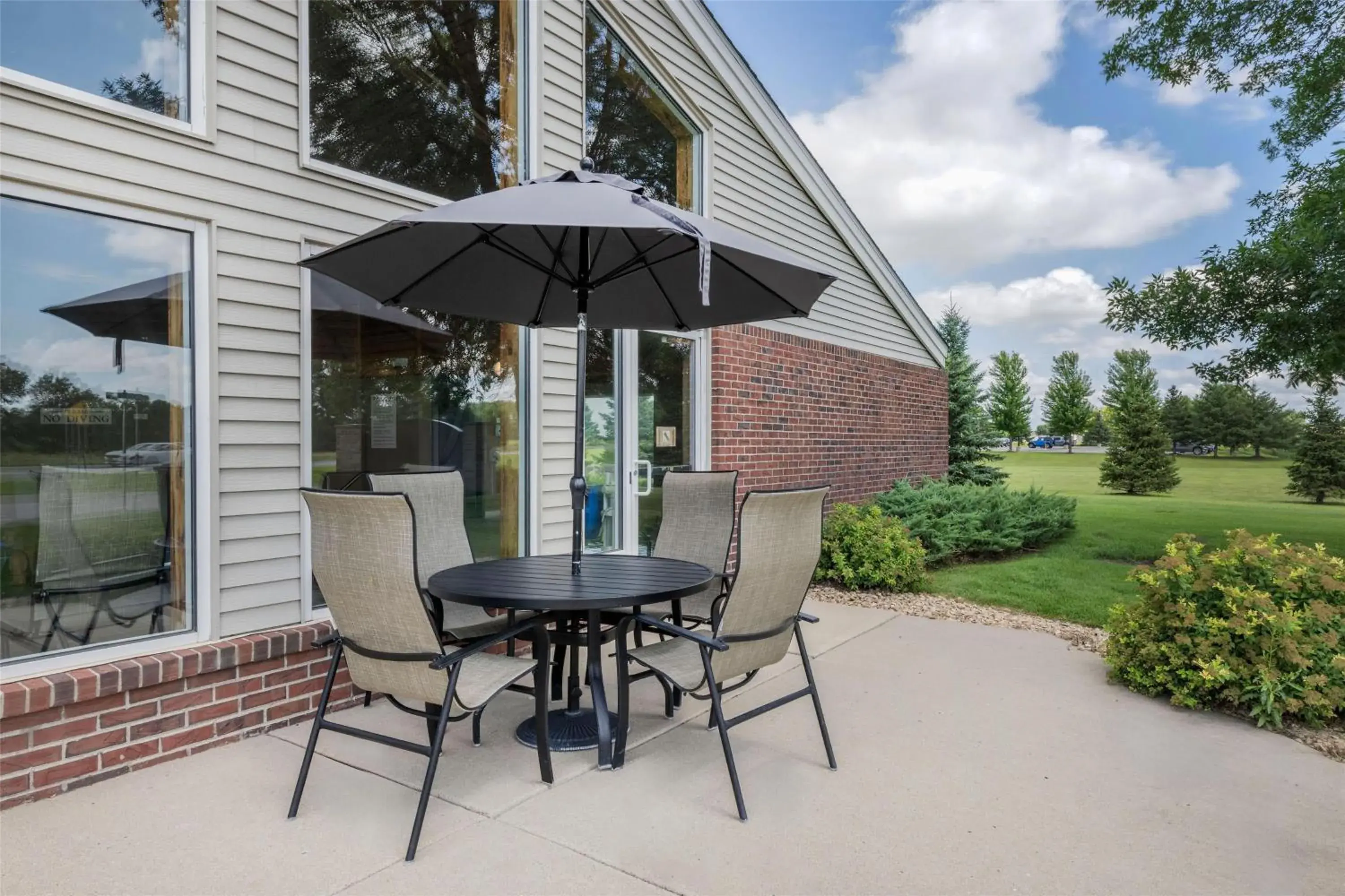 Property building in SureStay Plus Hotel by Best Western Litchfield Property building in SureStay Plus Hotel by Best Western Litchfield