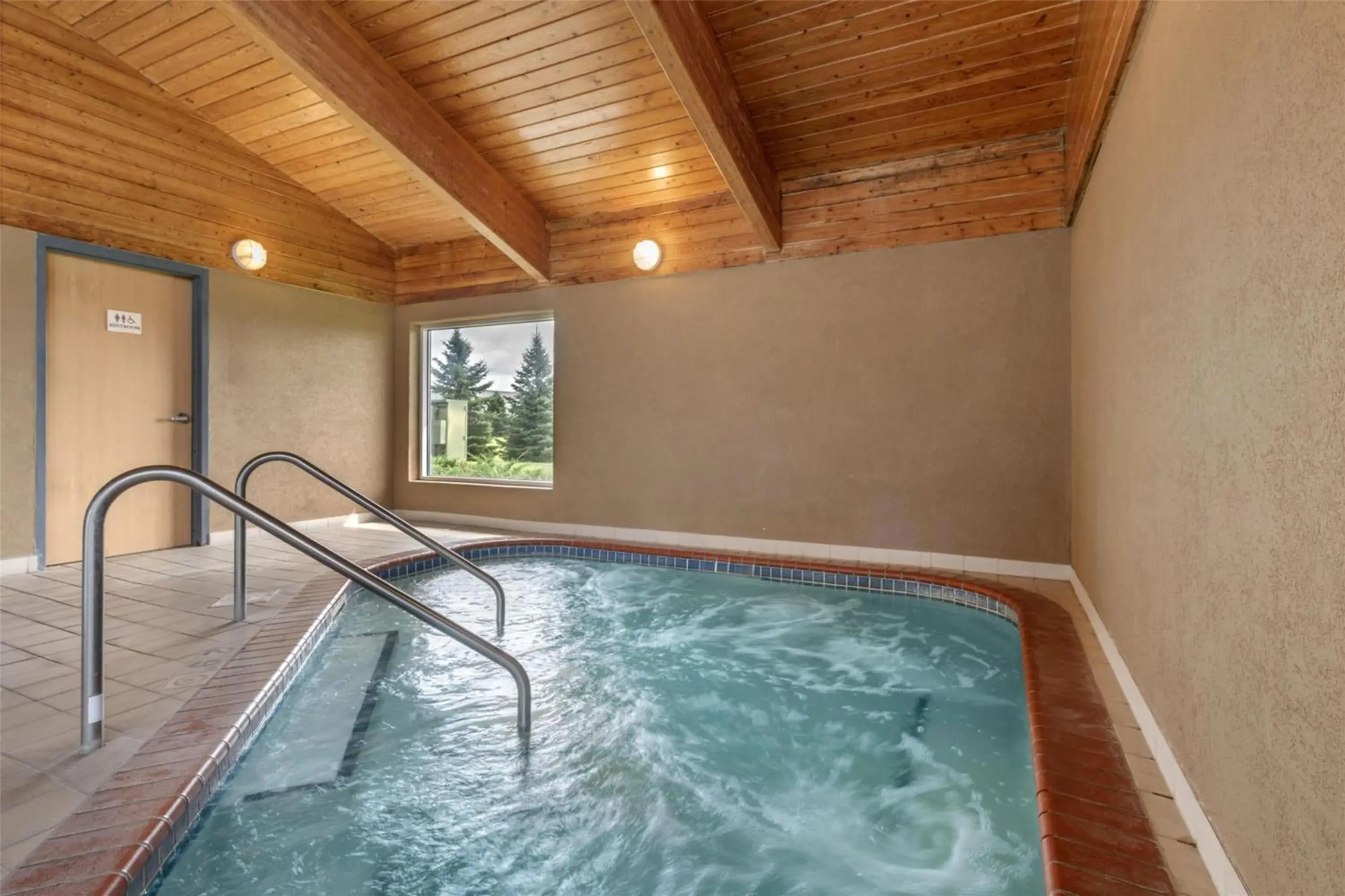 Pool view in SureStay Plus Hotel by Best Western Litchfield Pool view in SureStay Plus Hotel by Best Western Litchfield