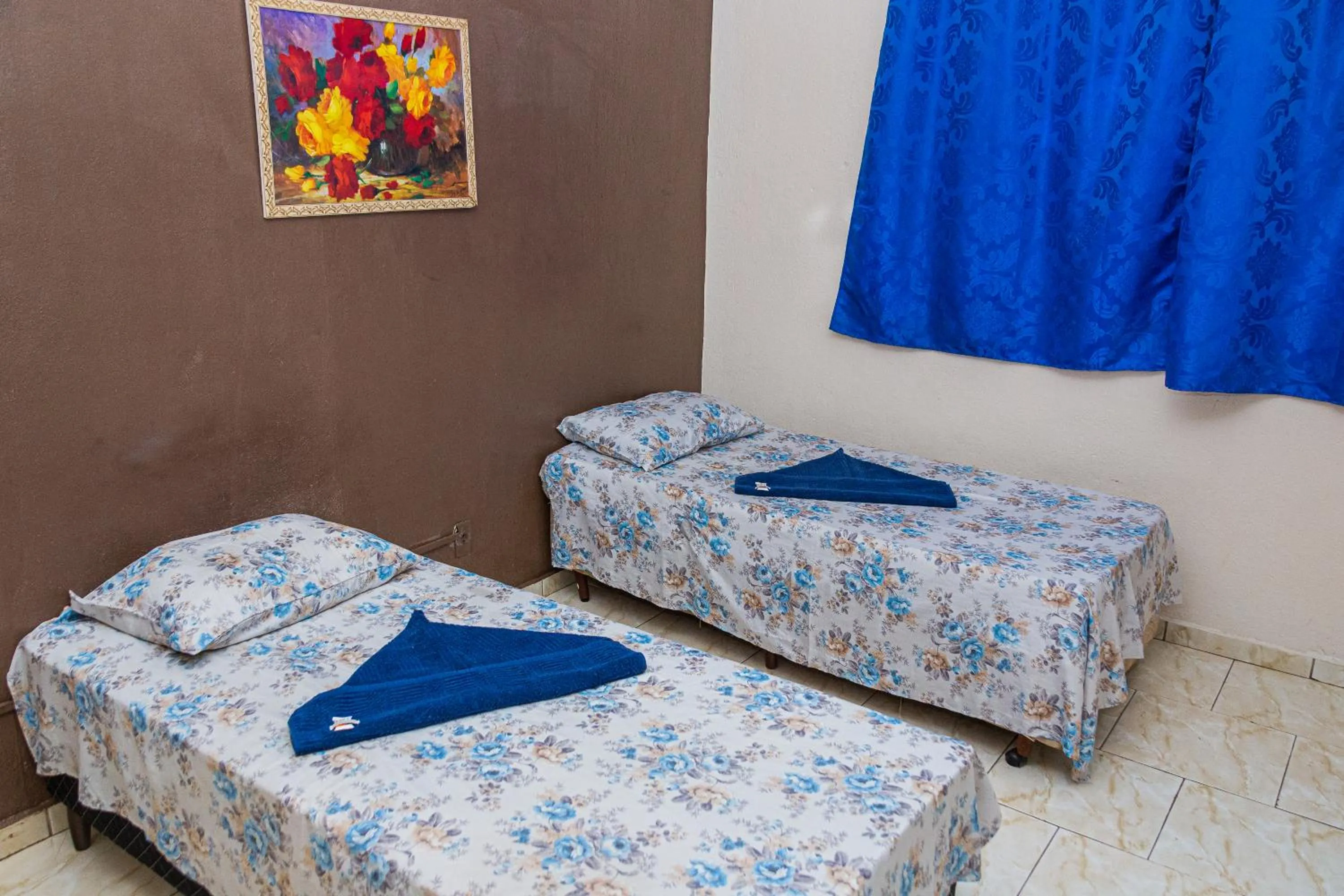 Standard Twin Room with Shared Bathroom - single occupancy in Hotel Santa Marta