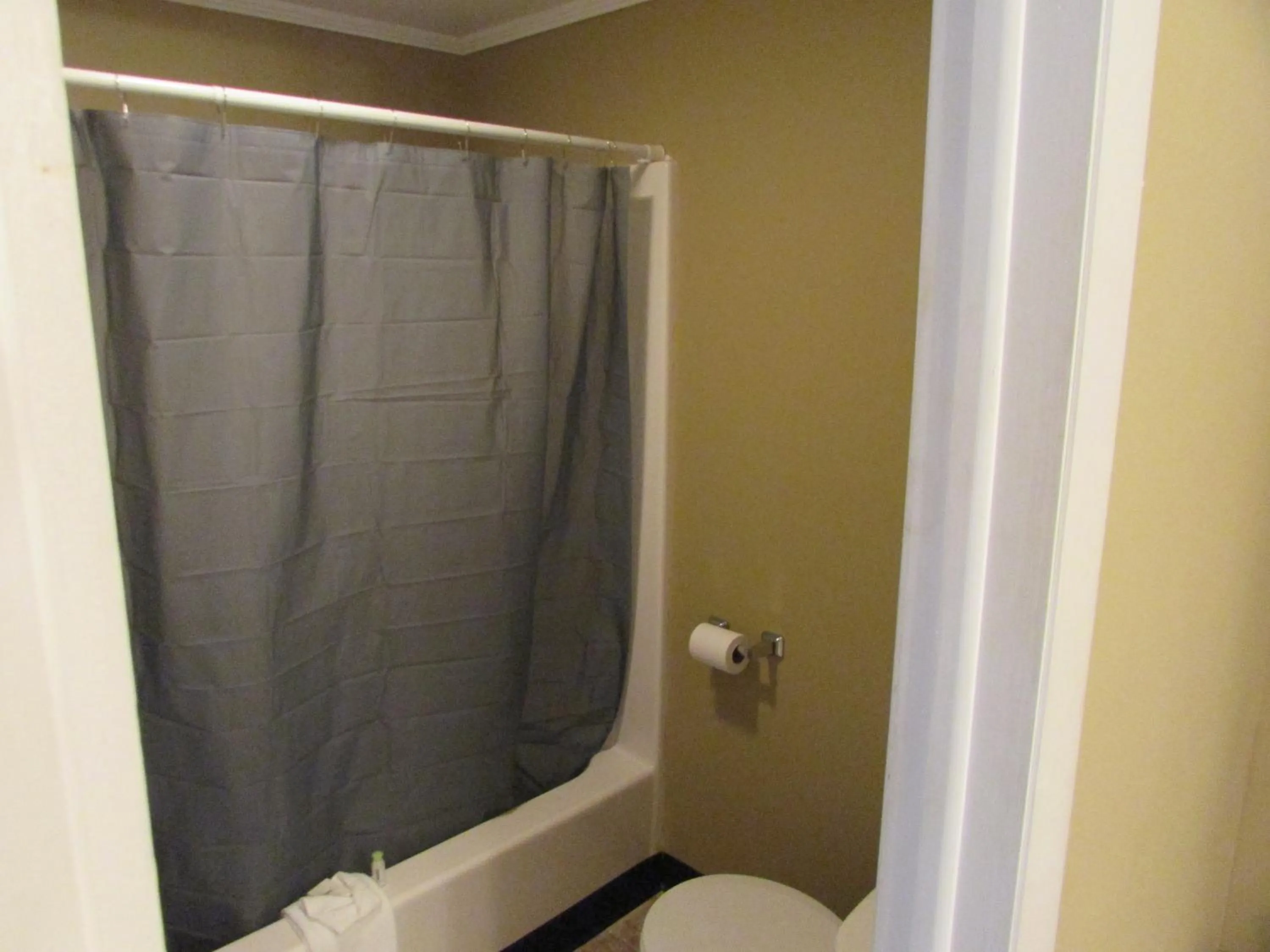 Bathroom in The Lake George Inn