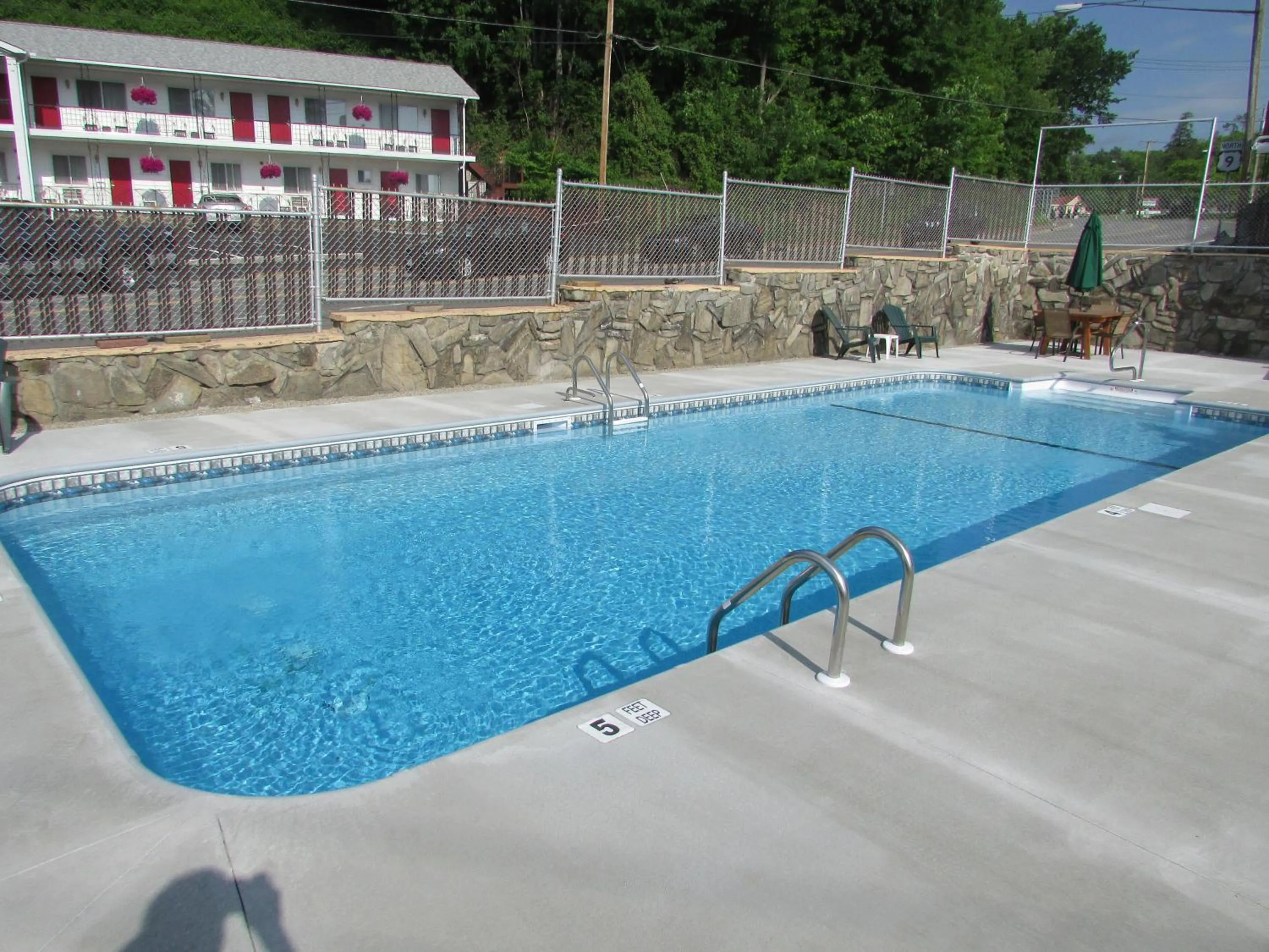 Swimming pool in The Lake George Inn