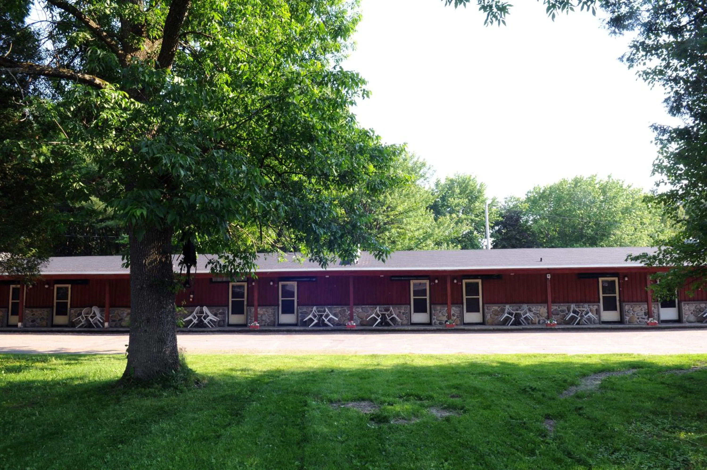 BBQ facilities in Motel Le Charentais