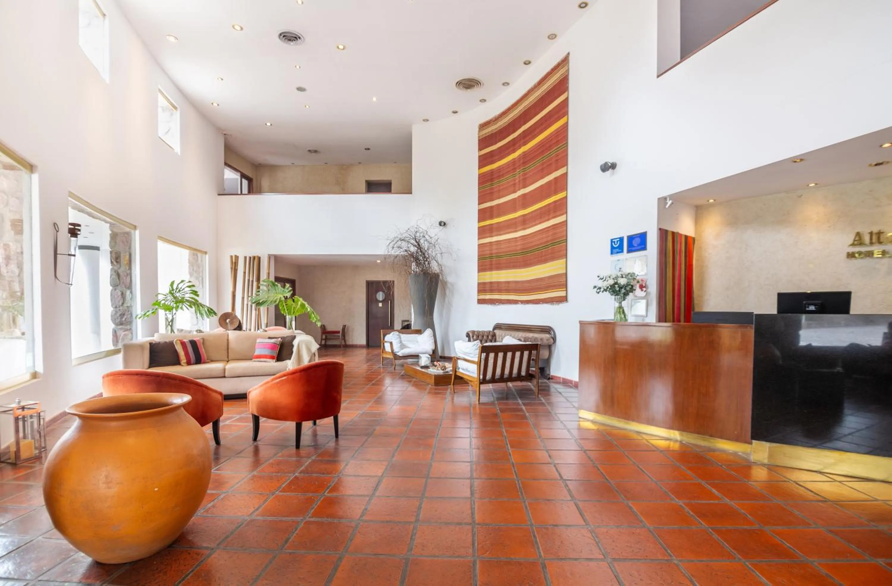 Lobby or reception in Altos de la Viña, Wine Hotel & Spa