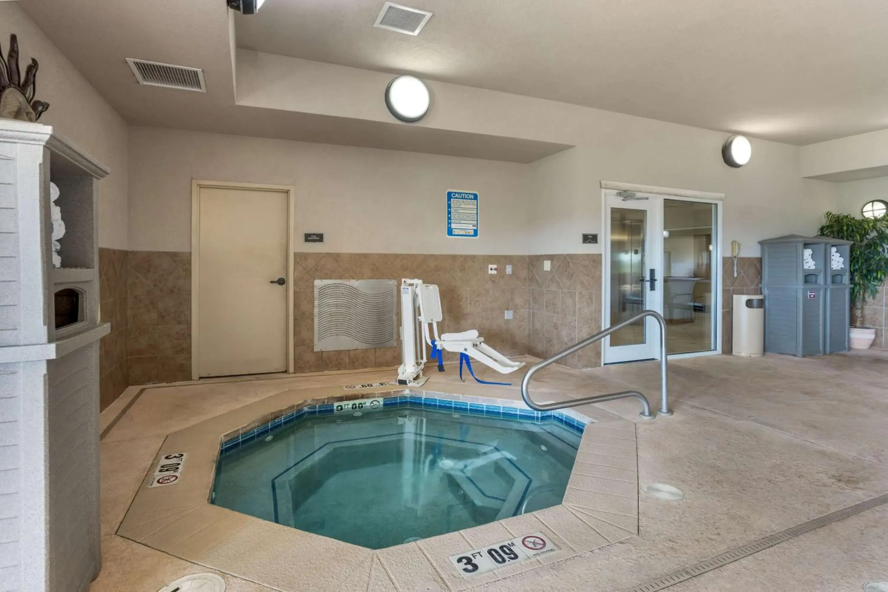 Pool view in Best Western Plus Capital Inn Pool view in Best Western Plus Capital Inn