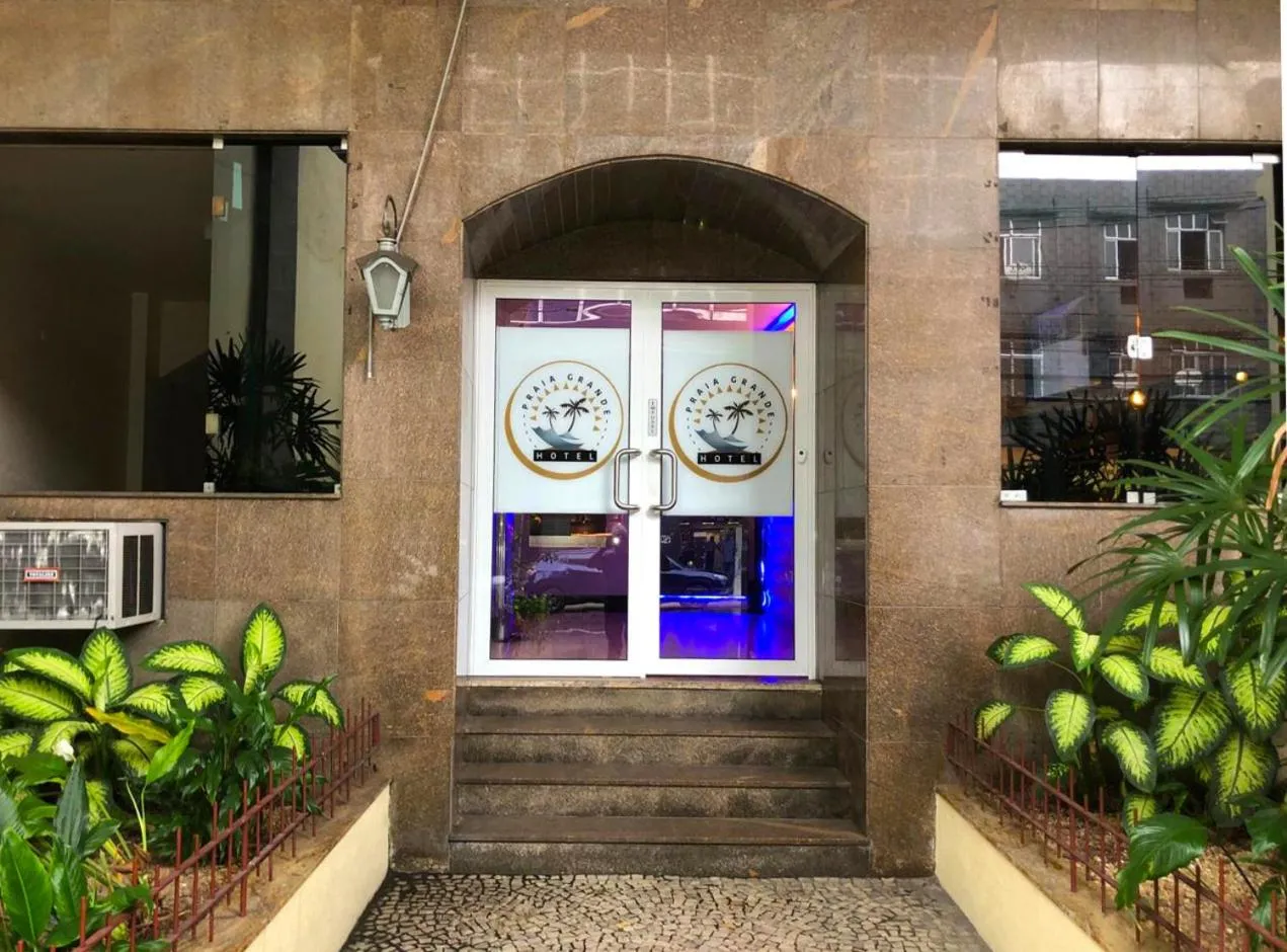 Facade/entrance in Hotel Praia Grande Niterói