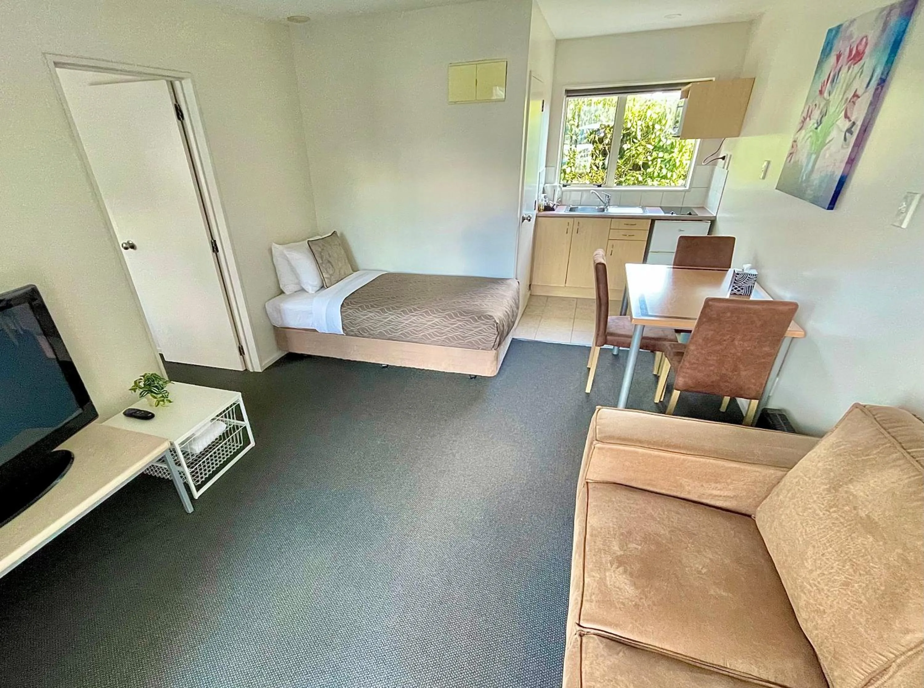 Kitchen or kitchenette in Amalfi Motor Lodge