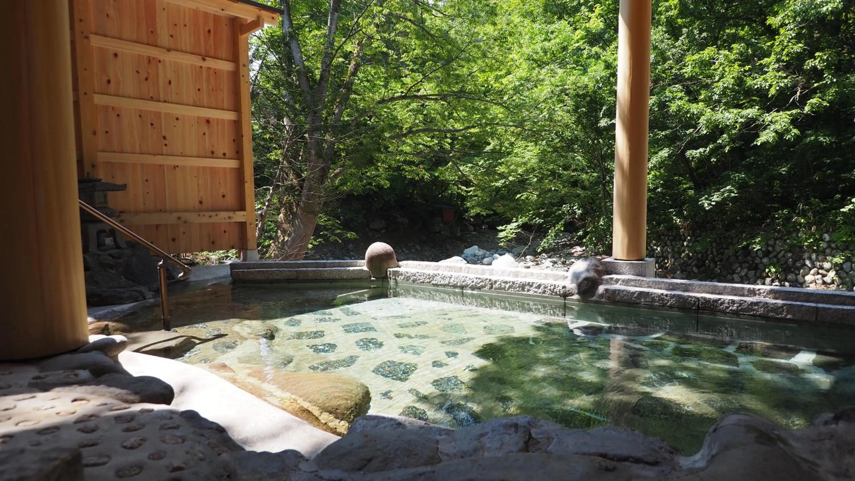 Open Air Bath in Kinseikan Seseragi