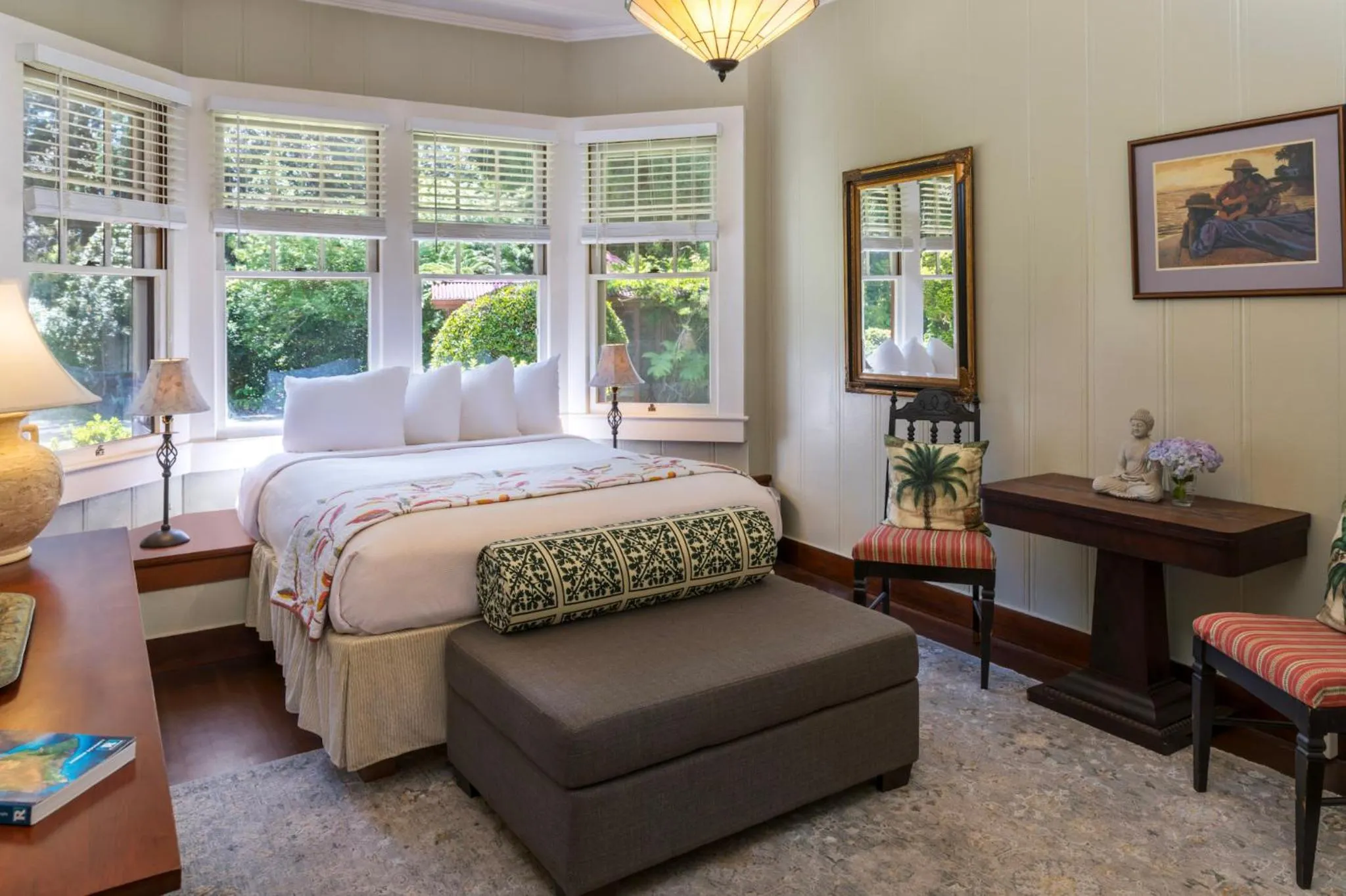 Bedroom, Bed in Volcano Village Estates