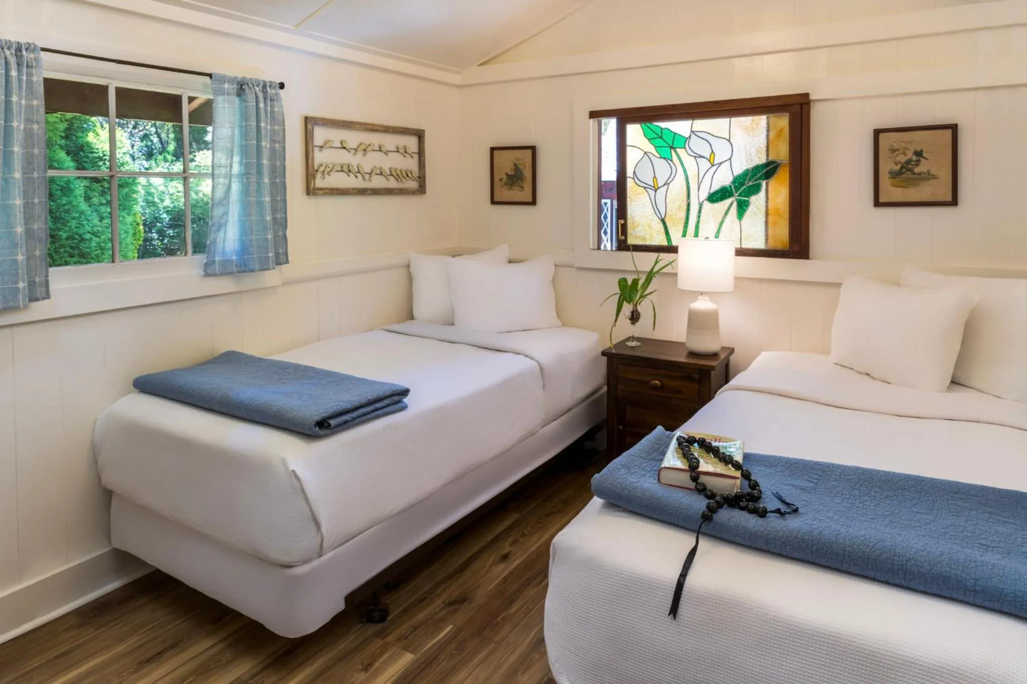 Bedroom, Bed in Volcano Village Estates