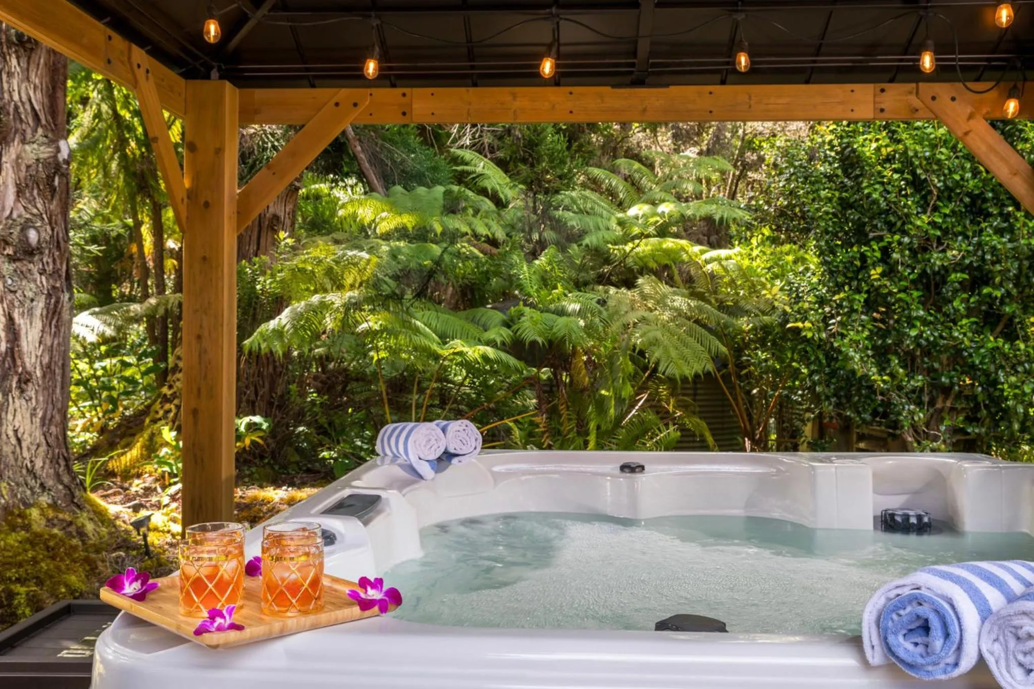 Hot Tub in Volcano Village Estates