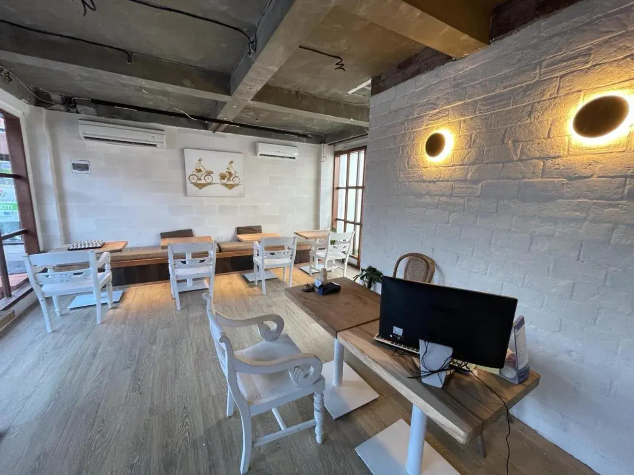 Restaurant/places to eat in La Belle Villa Restaurant/places to eat in La Belle Villa