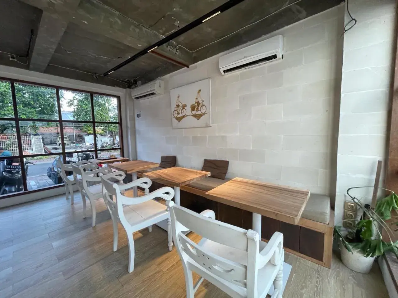 Restaurant/places to eat in La Belle Villa Restaurant/places to eat in La Belle Villa