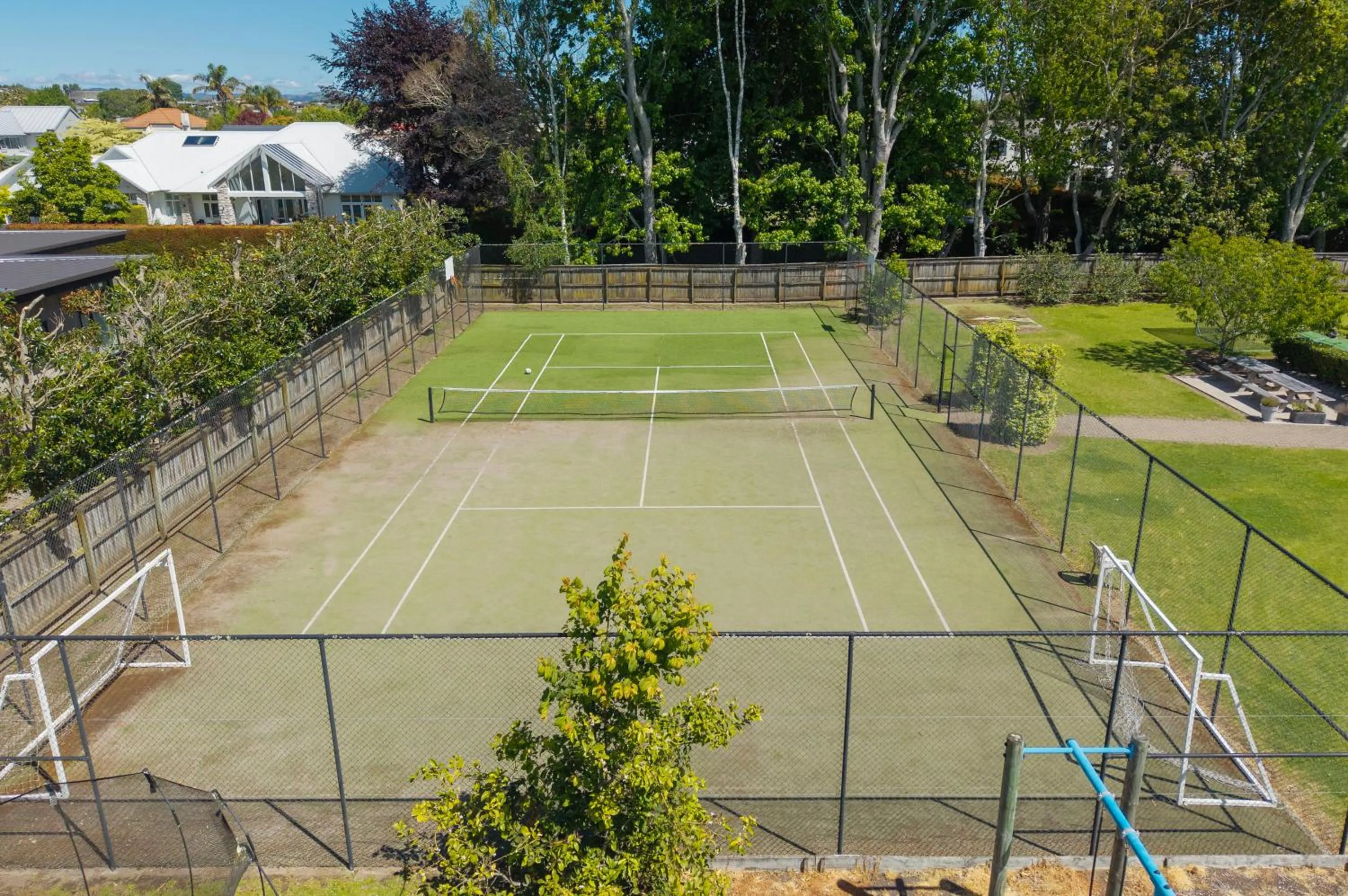Tennis court in Bethlehem Motor Inn and Conference Centre