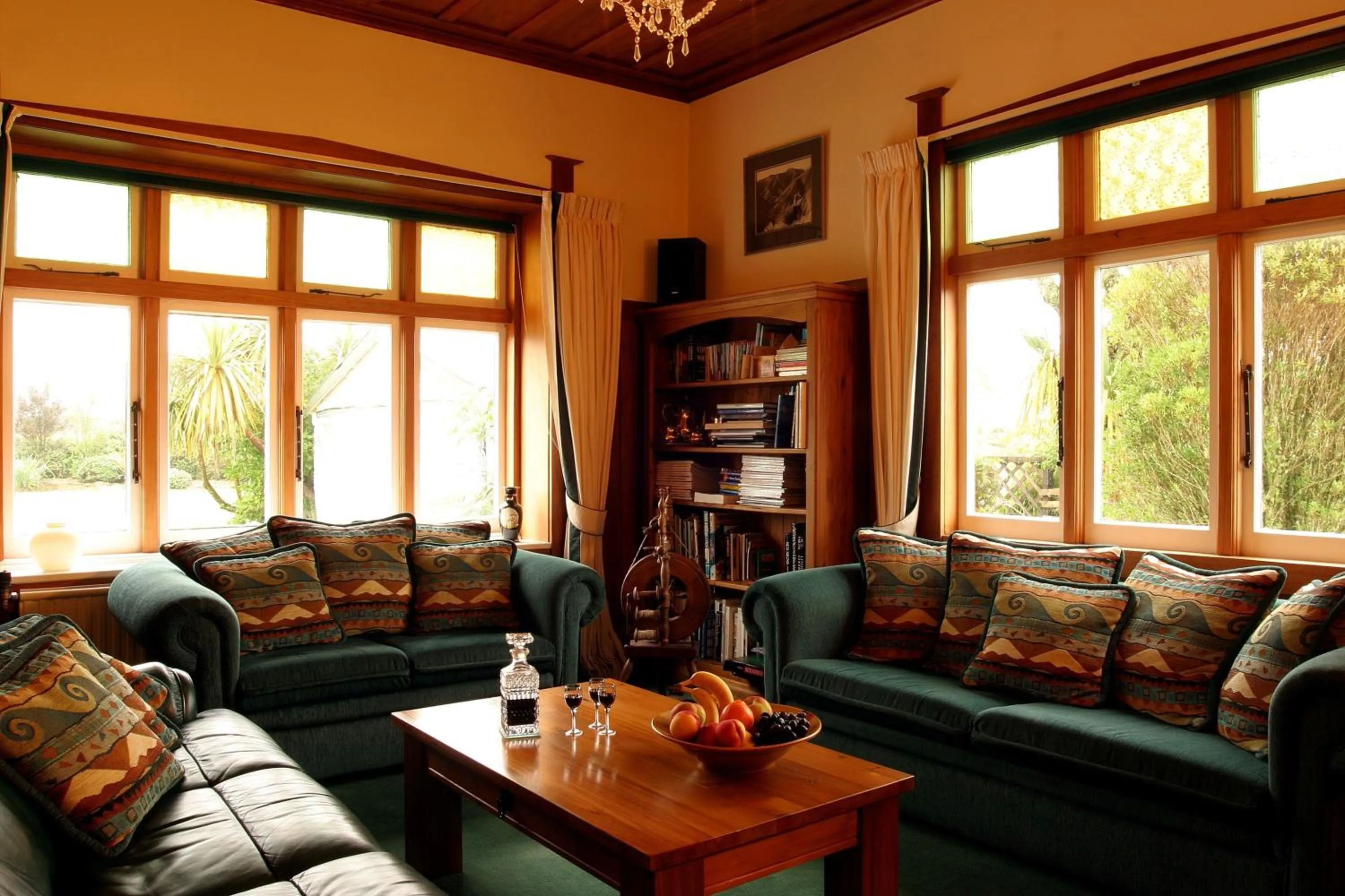 Communal lounge/ TV room in Holly Homestead B&B