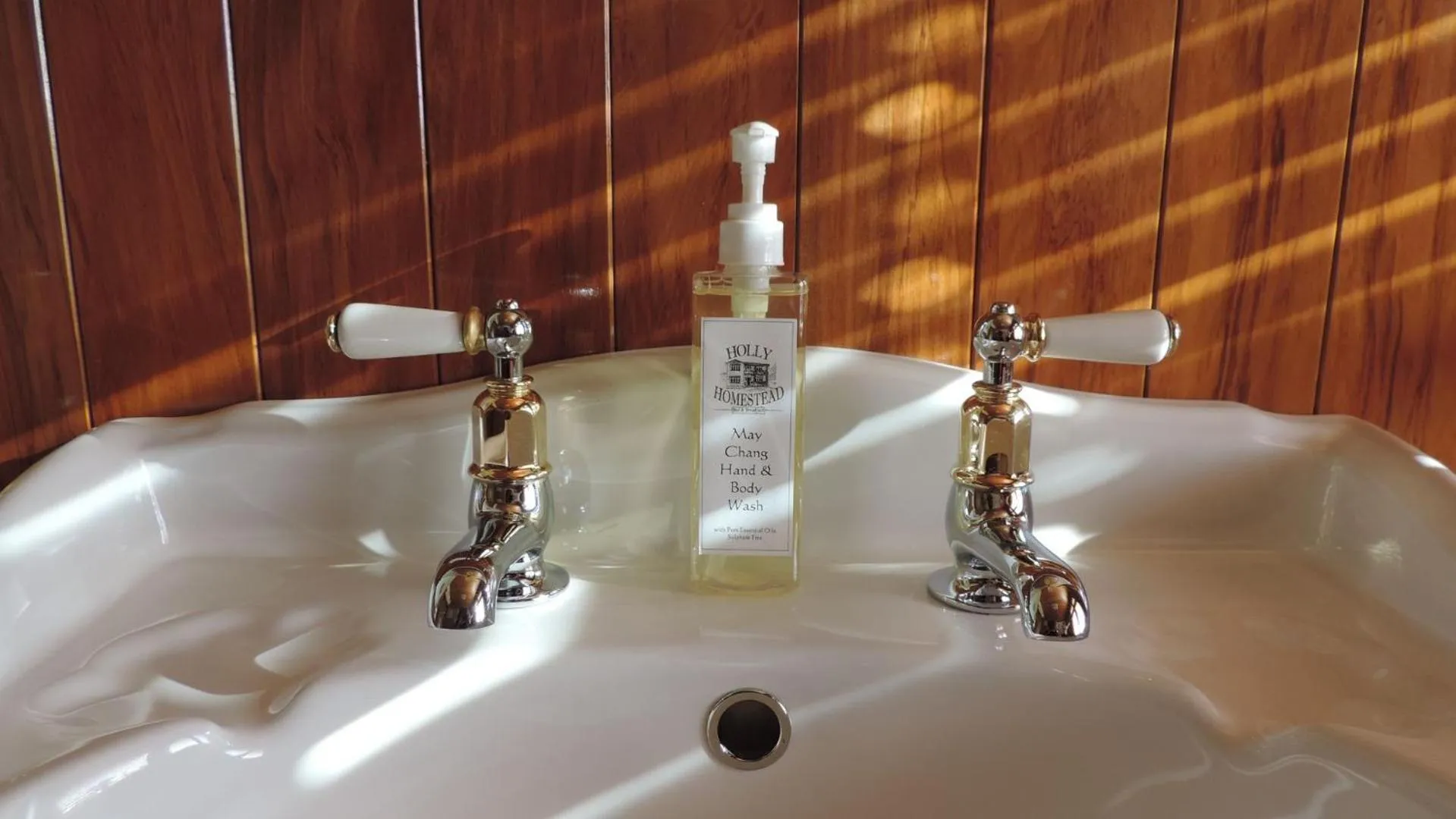 Bathroom in Holly Homestead B&B