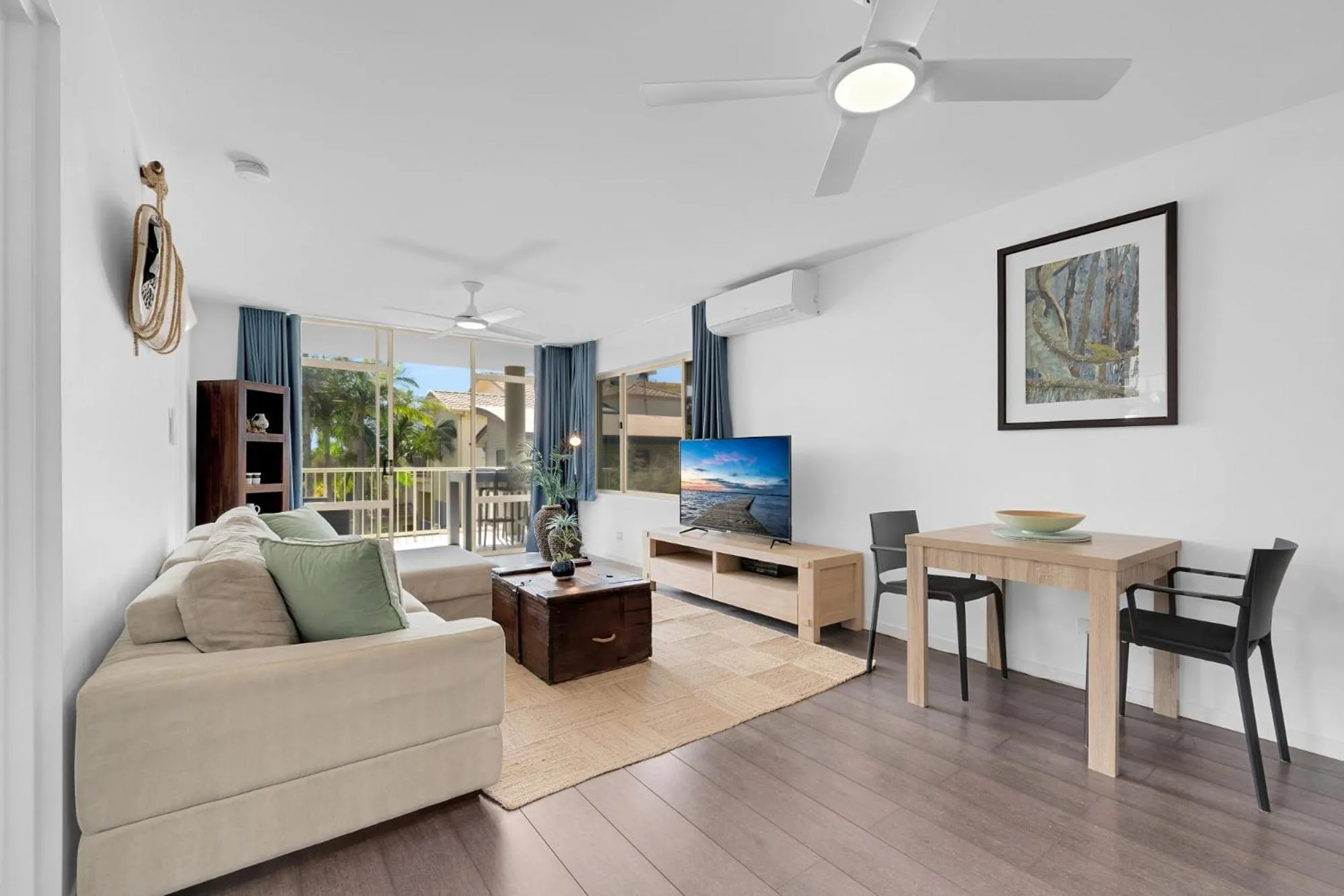 TV and multimedia in Surf Dance Apartments