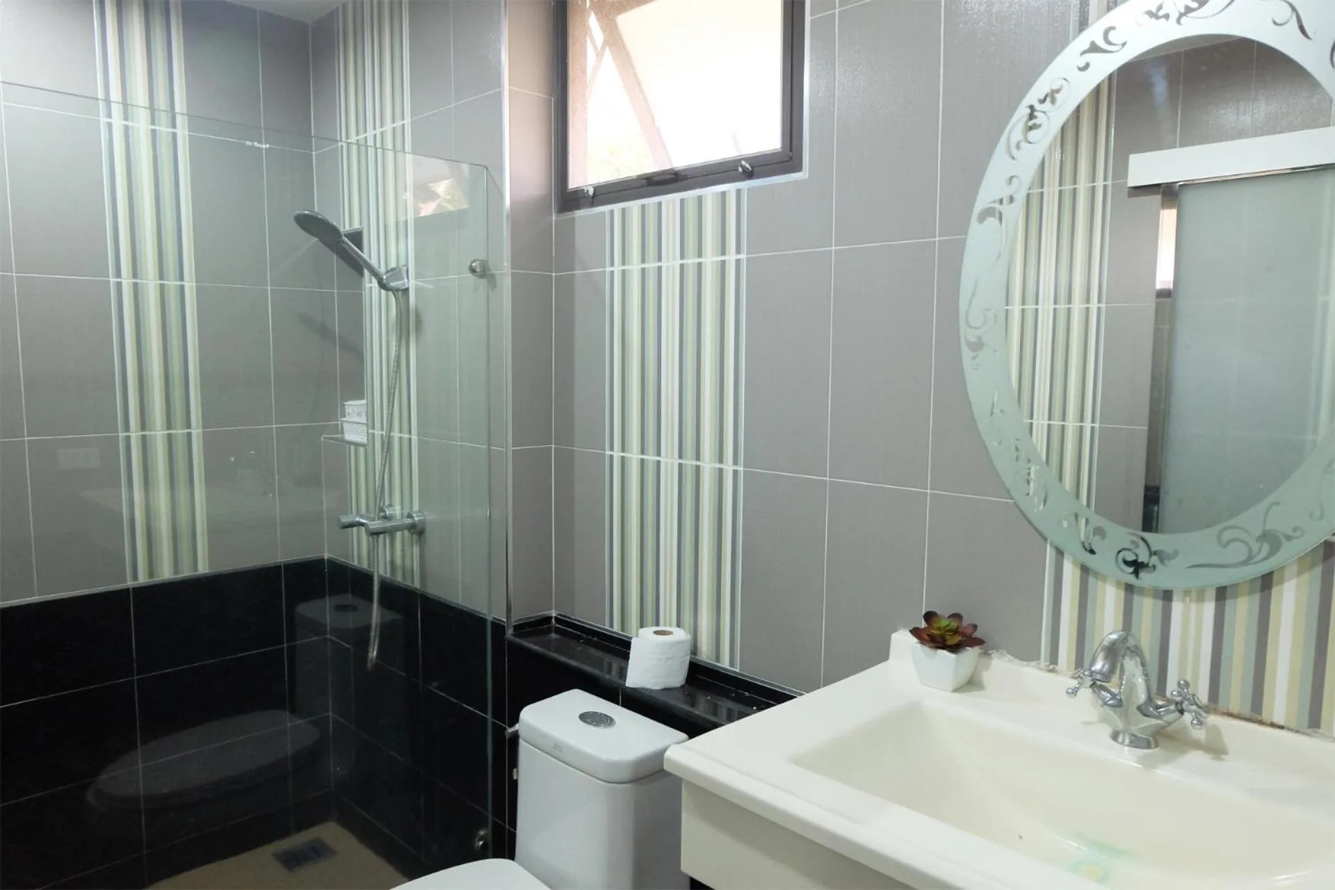 Bathroom in Akantuka Homestay