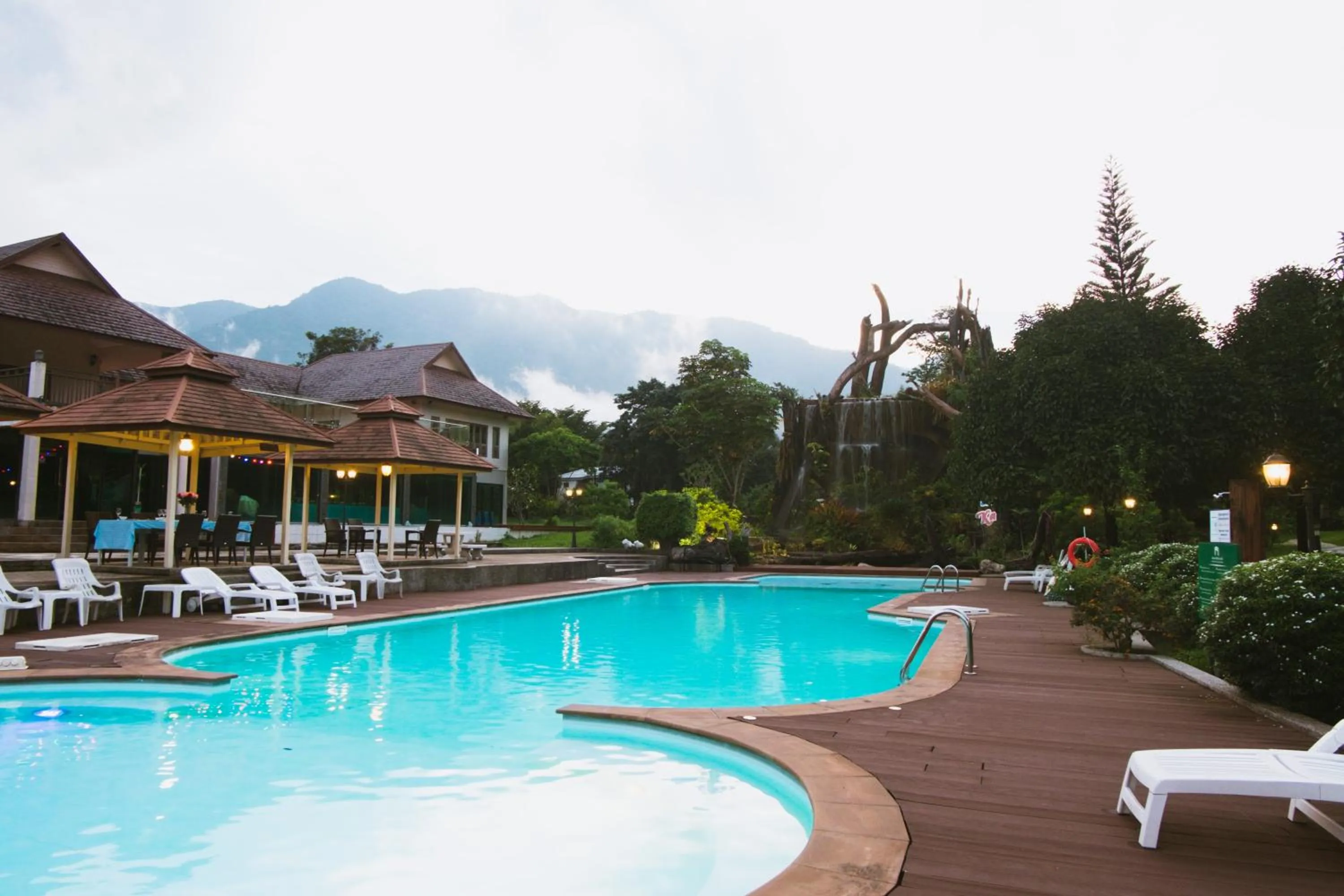 Swimming pool in Akantuka Homestay