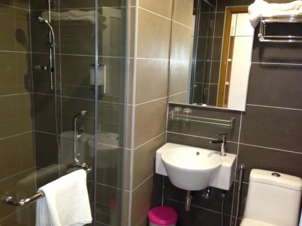 Shower in Caspari Hotel