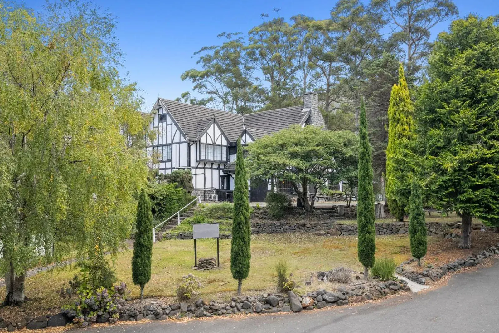 Property building in The Fox and Hounds Historic Hotel Property building in The Fox and Hounds Historic Hotel