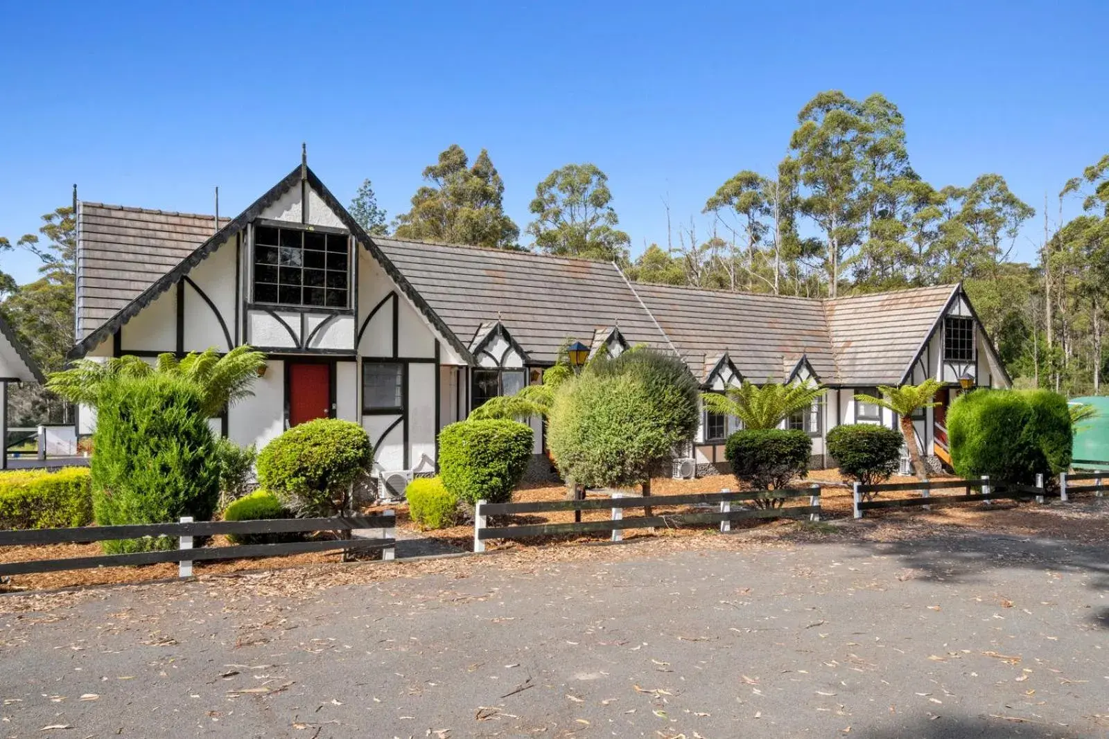 Property building in The Fox and Hounds Historic Hotel Property building in The Fox and Hounds Historic Hotel