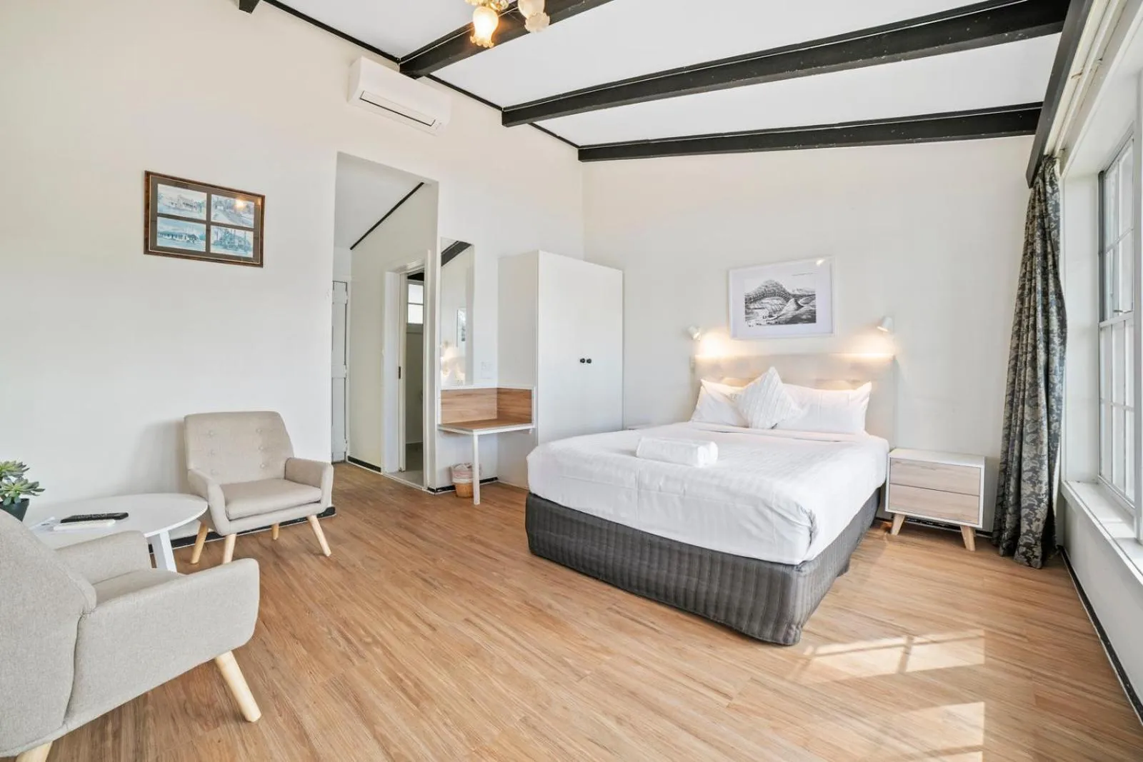 Bed in The Fox and Hounds Historic Hotel