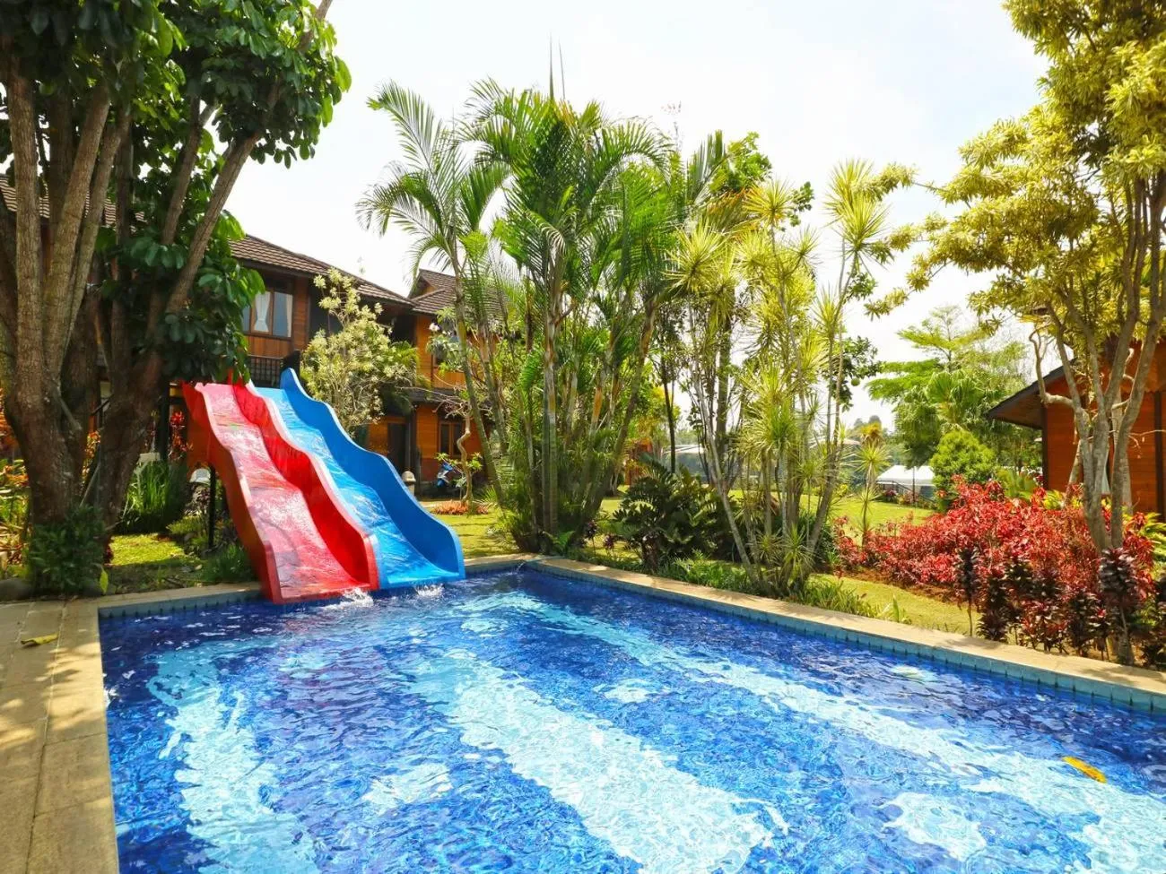 Swimming pool in Villa Gardenia Bandung