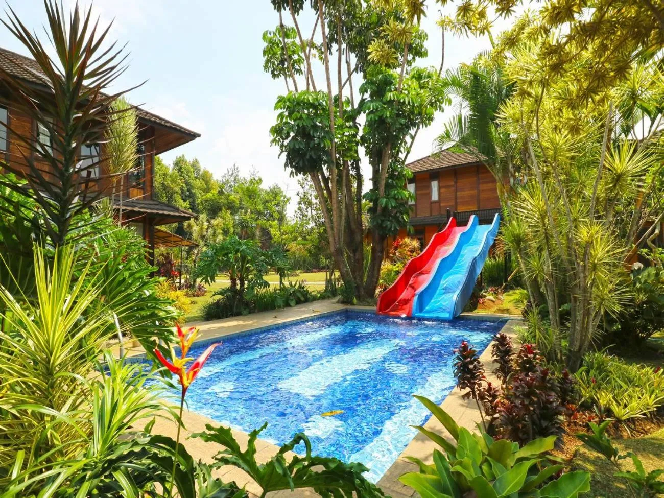 Swimming pool in Villa Gardenia Bandung